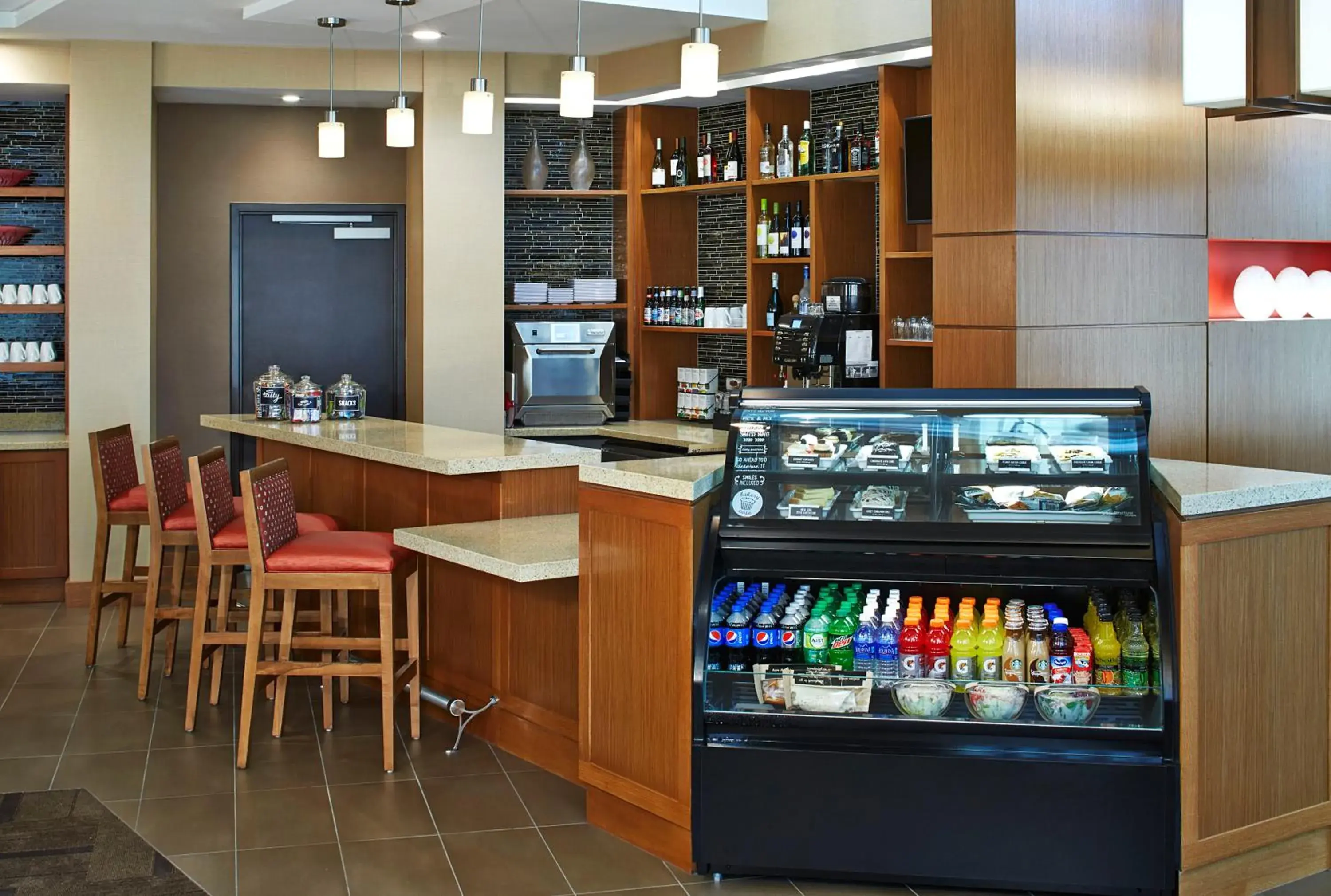 Lounge or bar in Hyatt Place Lansing-East Lounge or bar in Hyatt Place Lansing-East