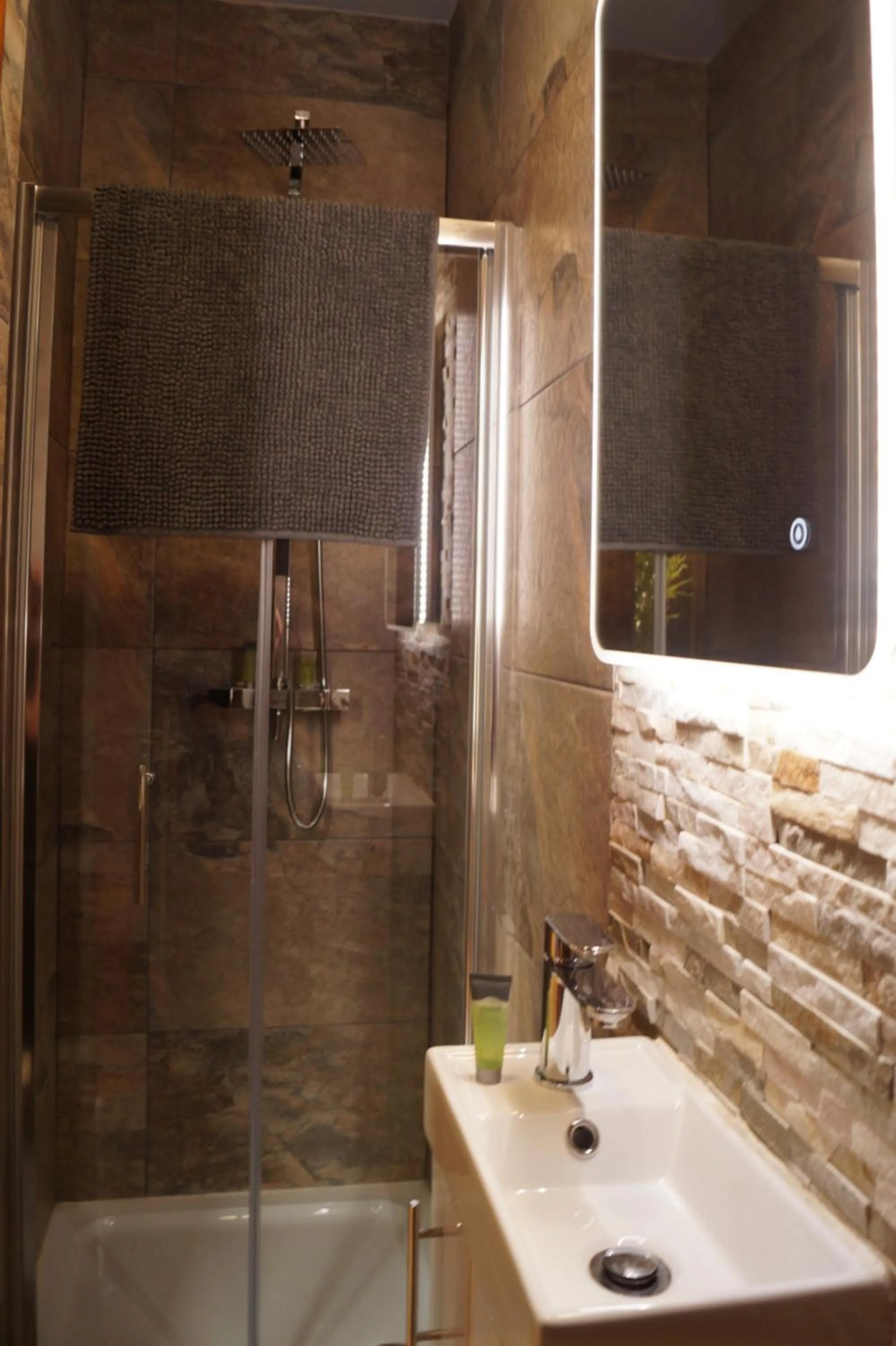 Shower in The Shepherds Rest