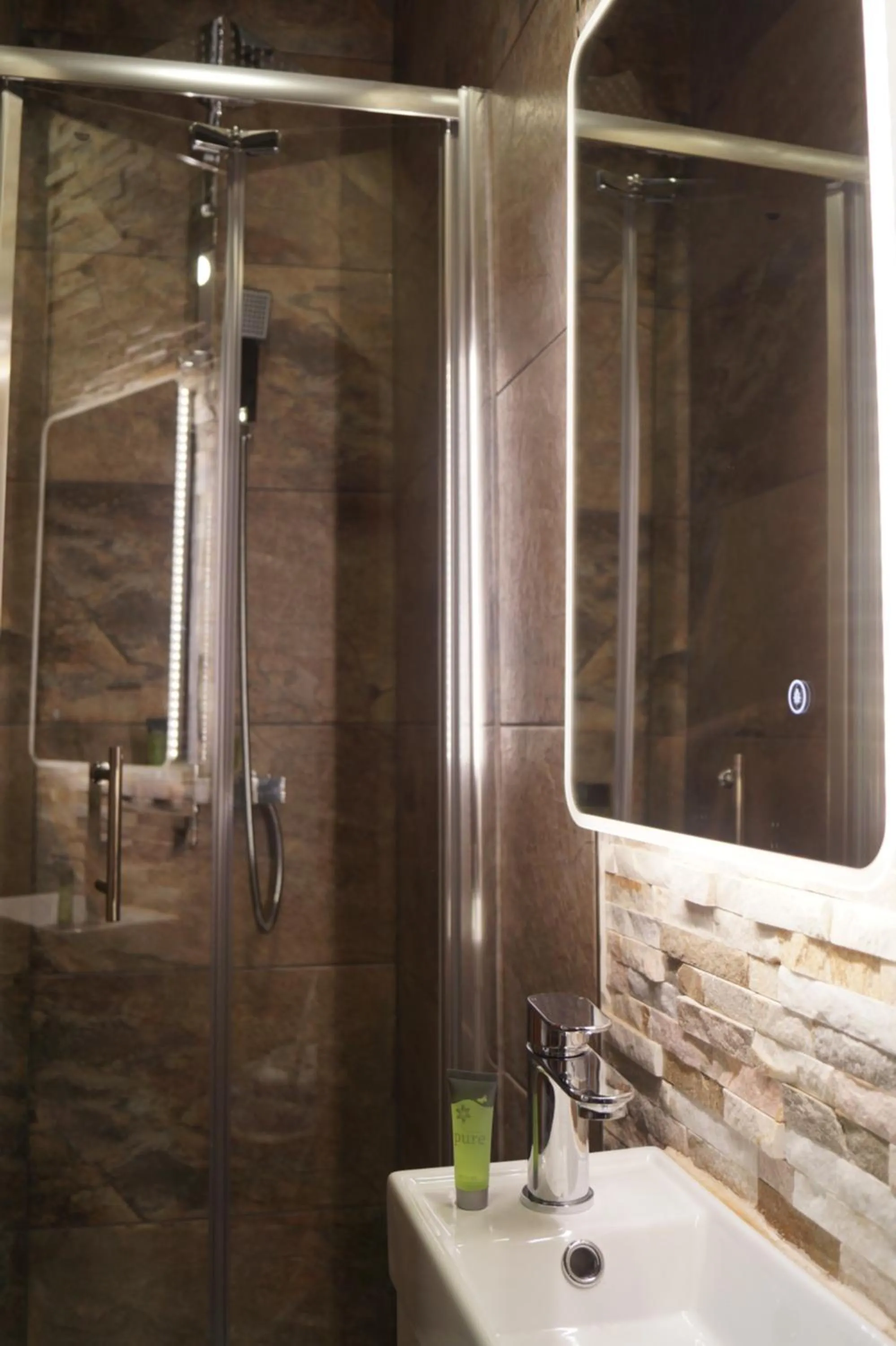 Shower in The Shepherds Rest