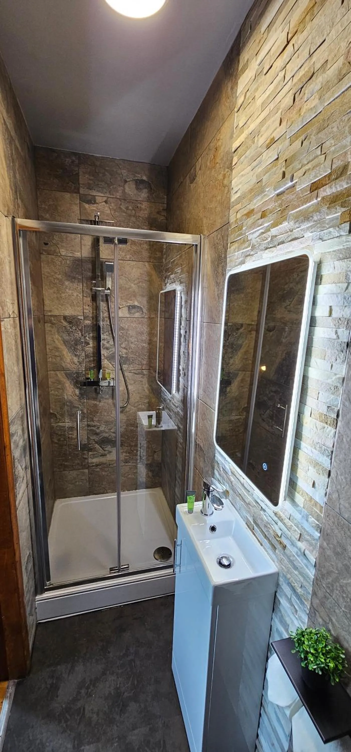 Shower in The Shepherds Rest