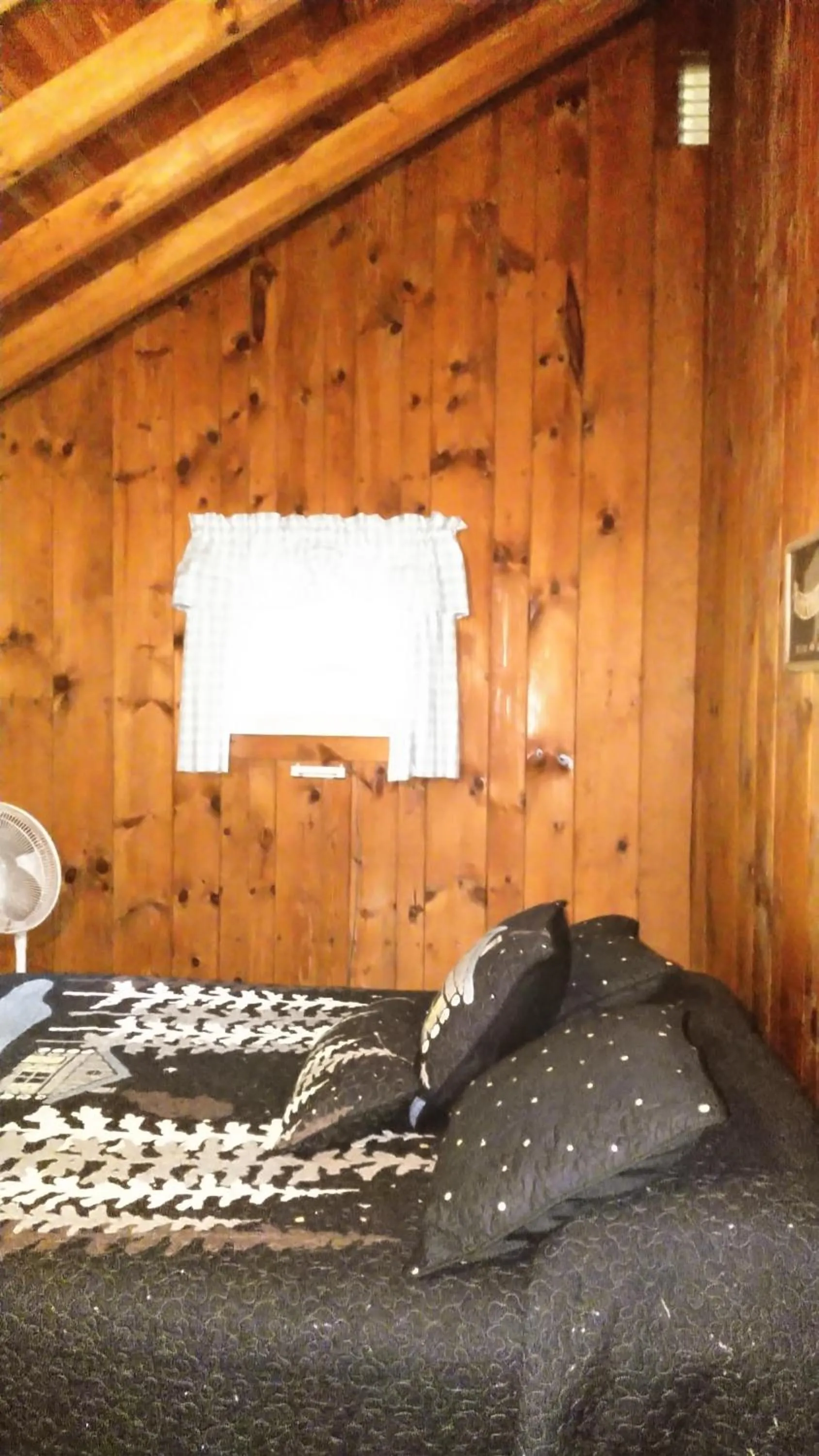 Bed in Cramers Point Lake Breeze