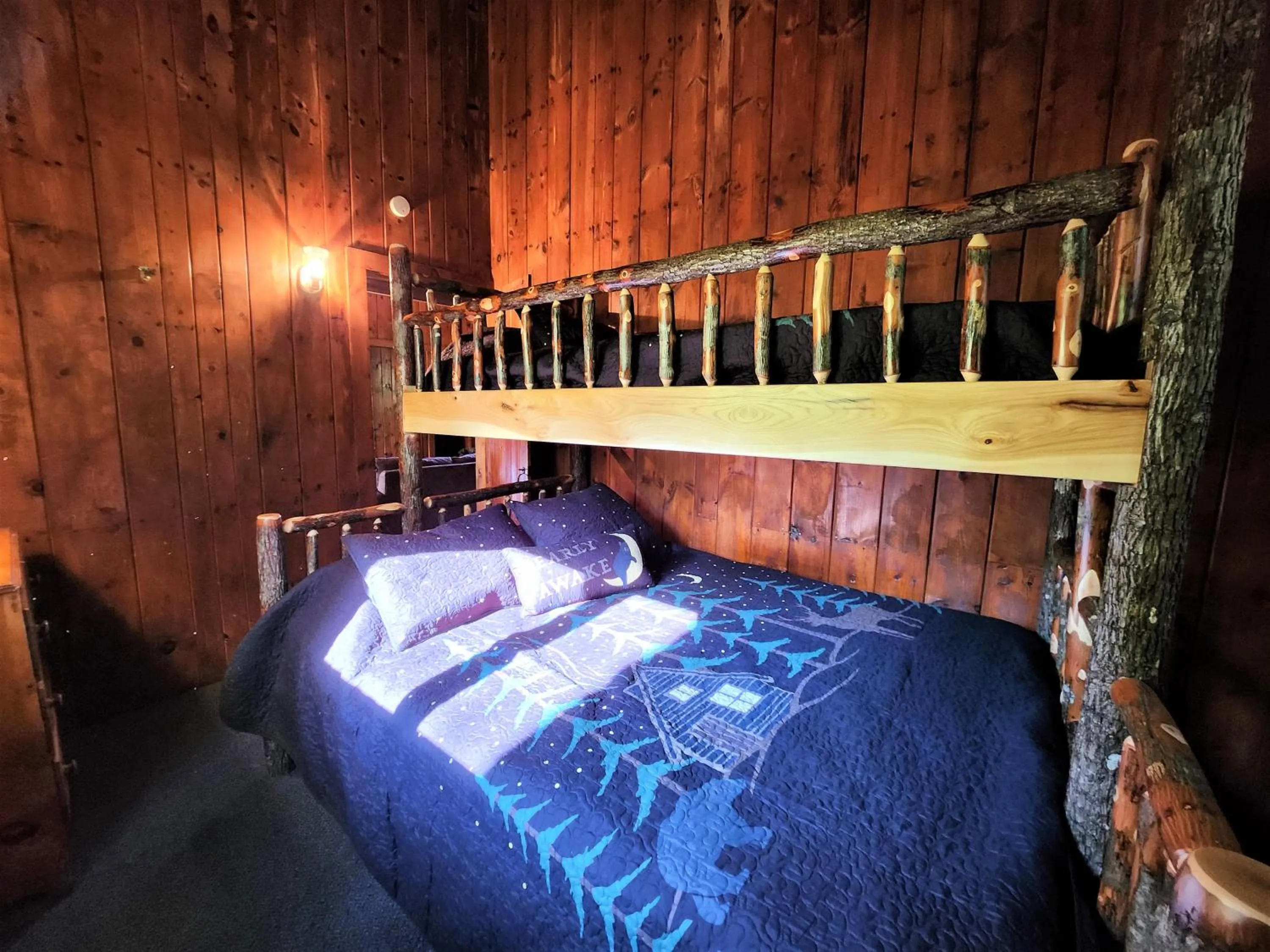 Bed in Cramers Point Lake Breeze