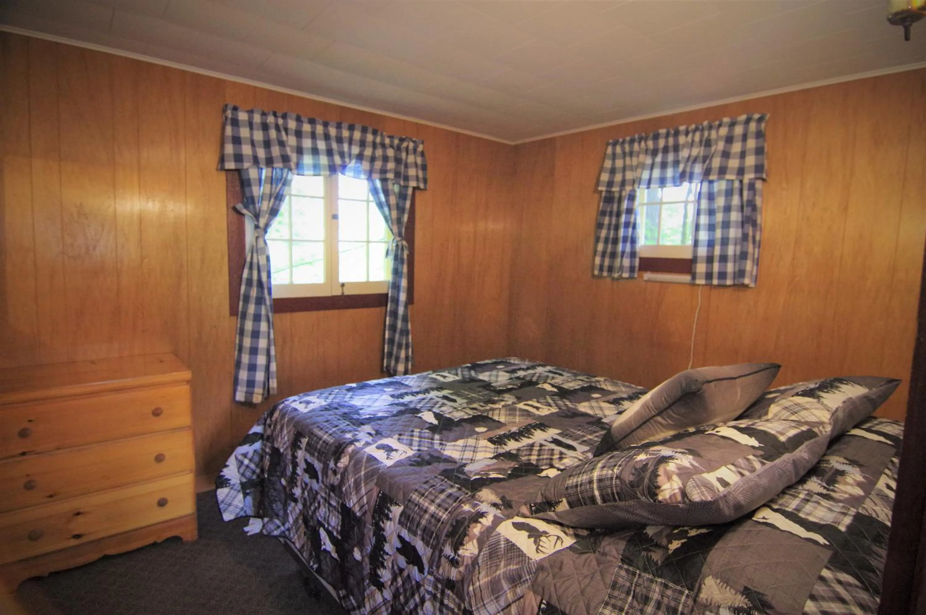 Bed in Cramers Point Lake Breeze