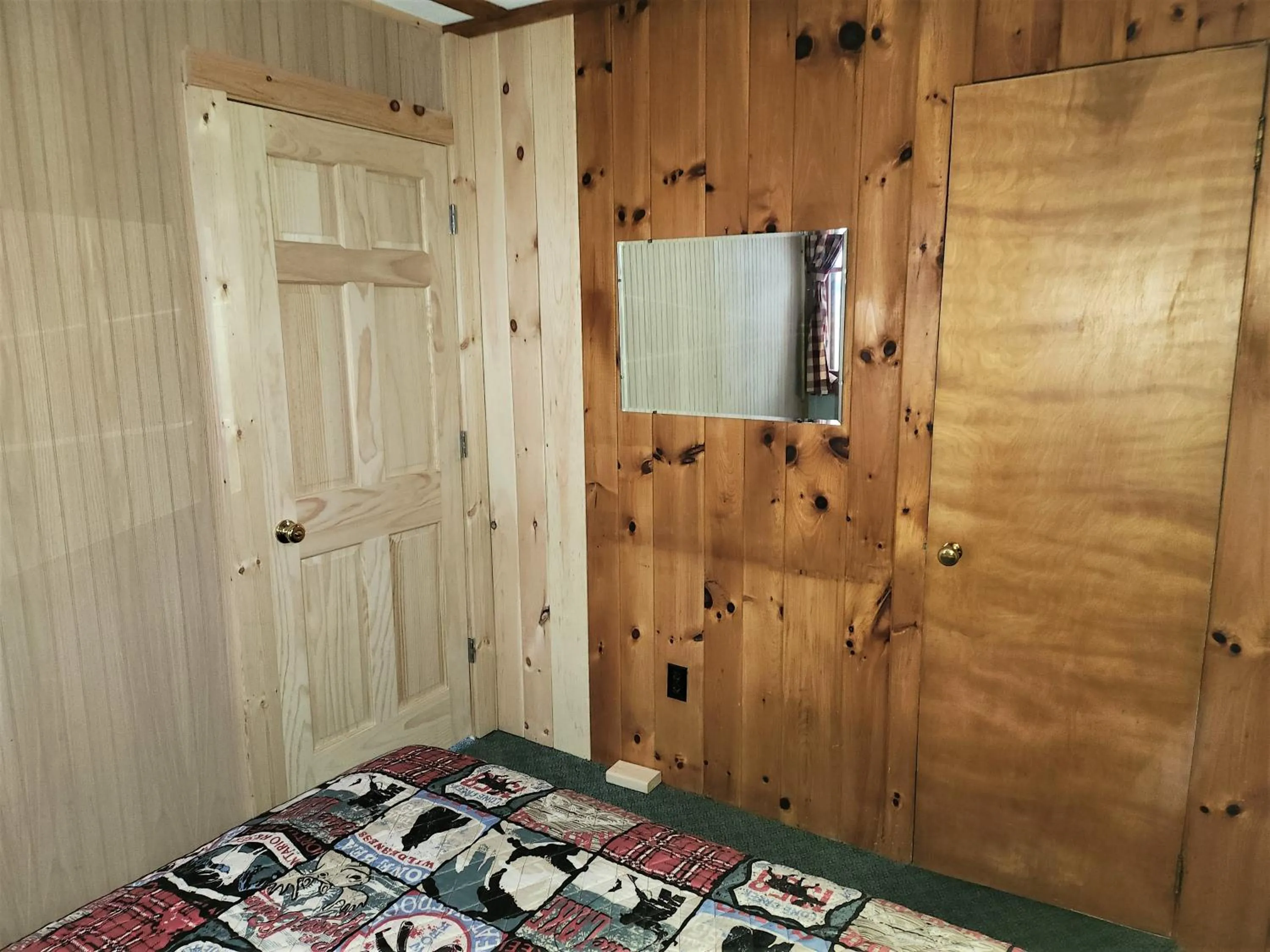 Bed in Cramers Point Lake Breeze