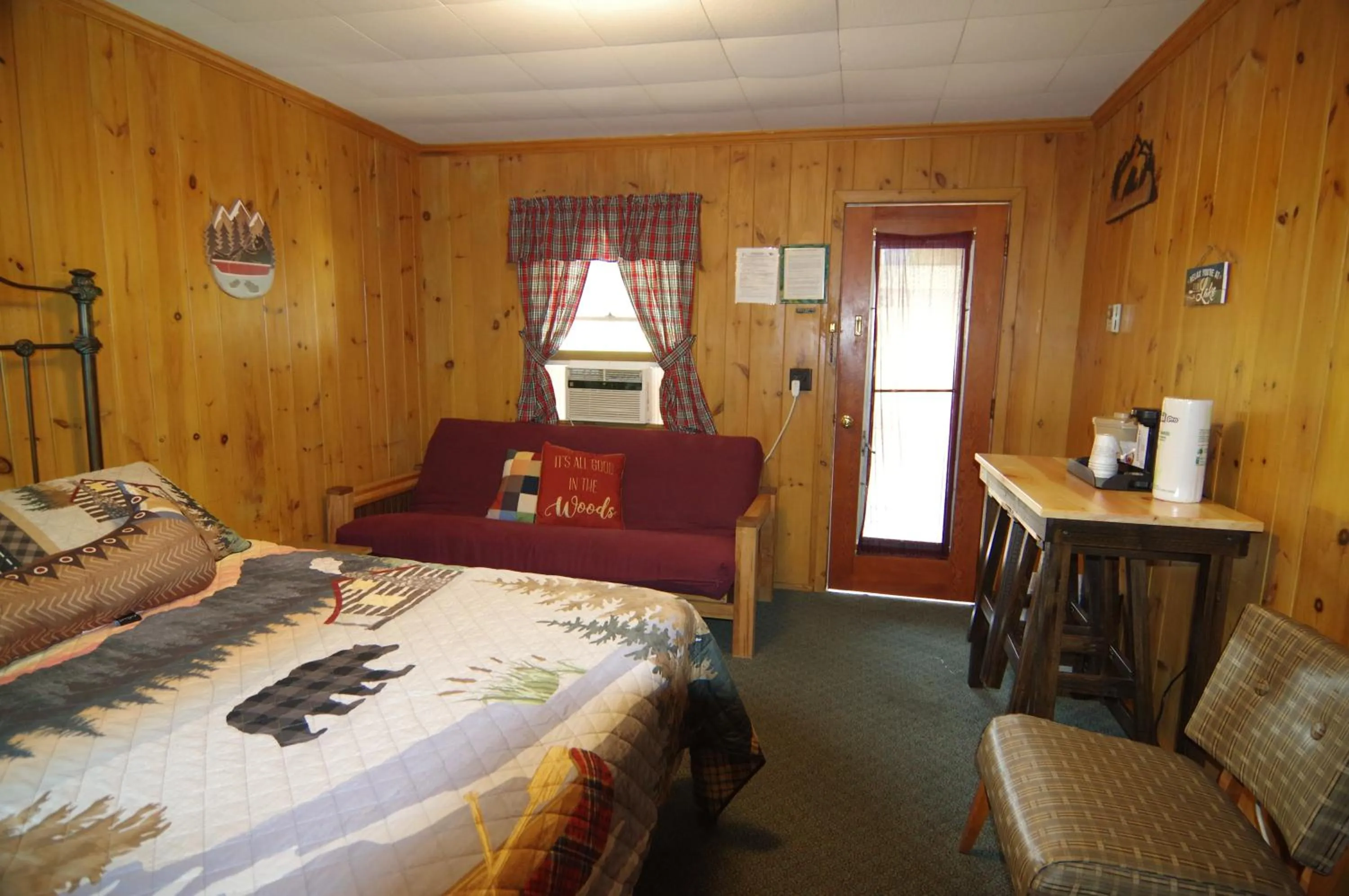 Bed in Cramers Point Lake Breeze