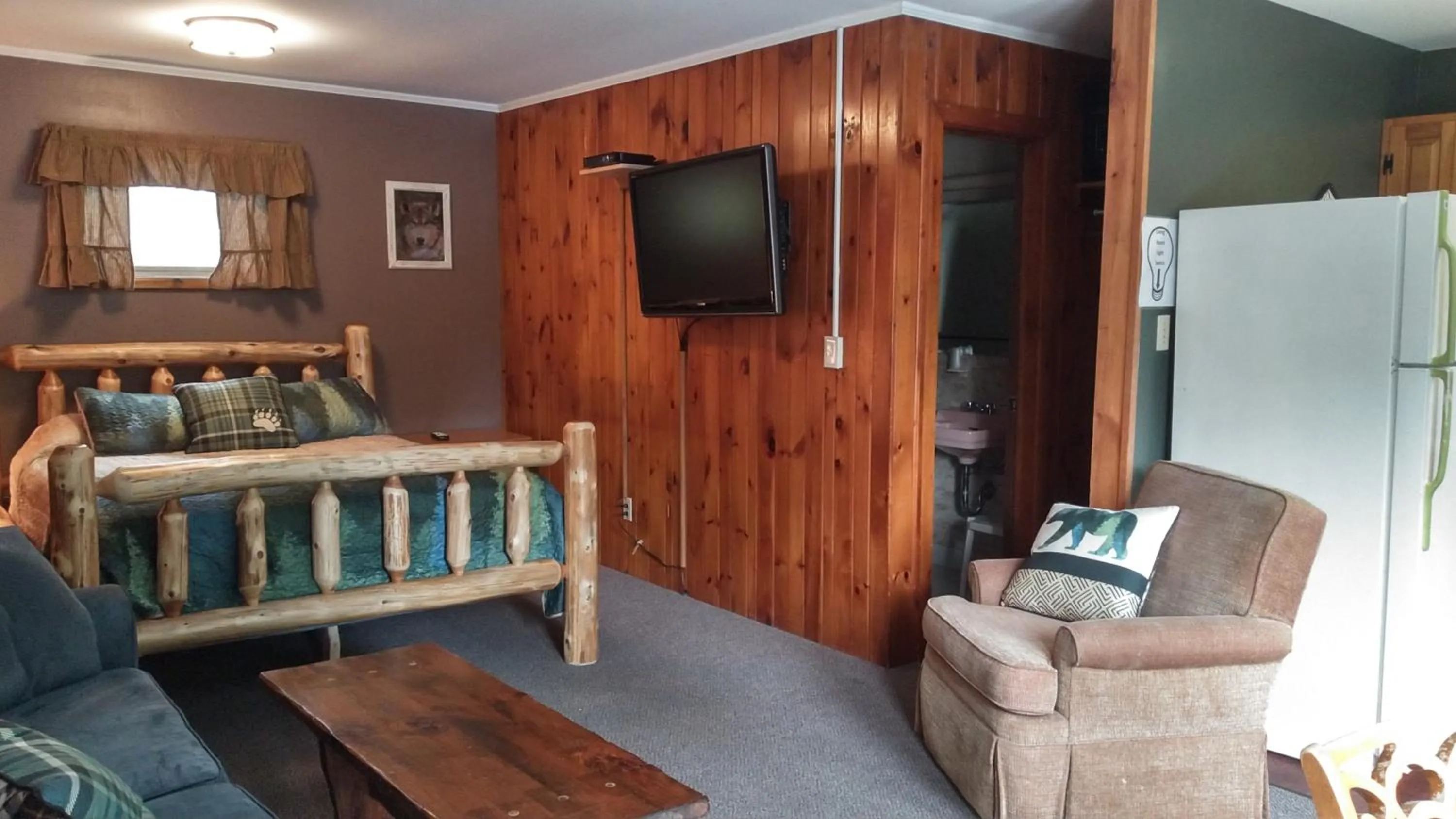 Bed in Cramers Point Lake Breeze