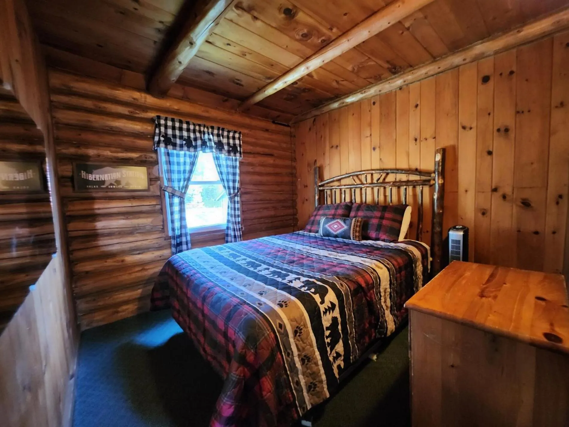 Bed in Cramers Point Lake Breeze