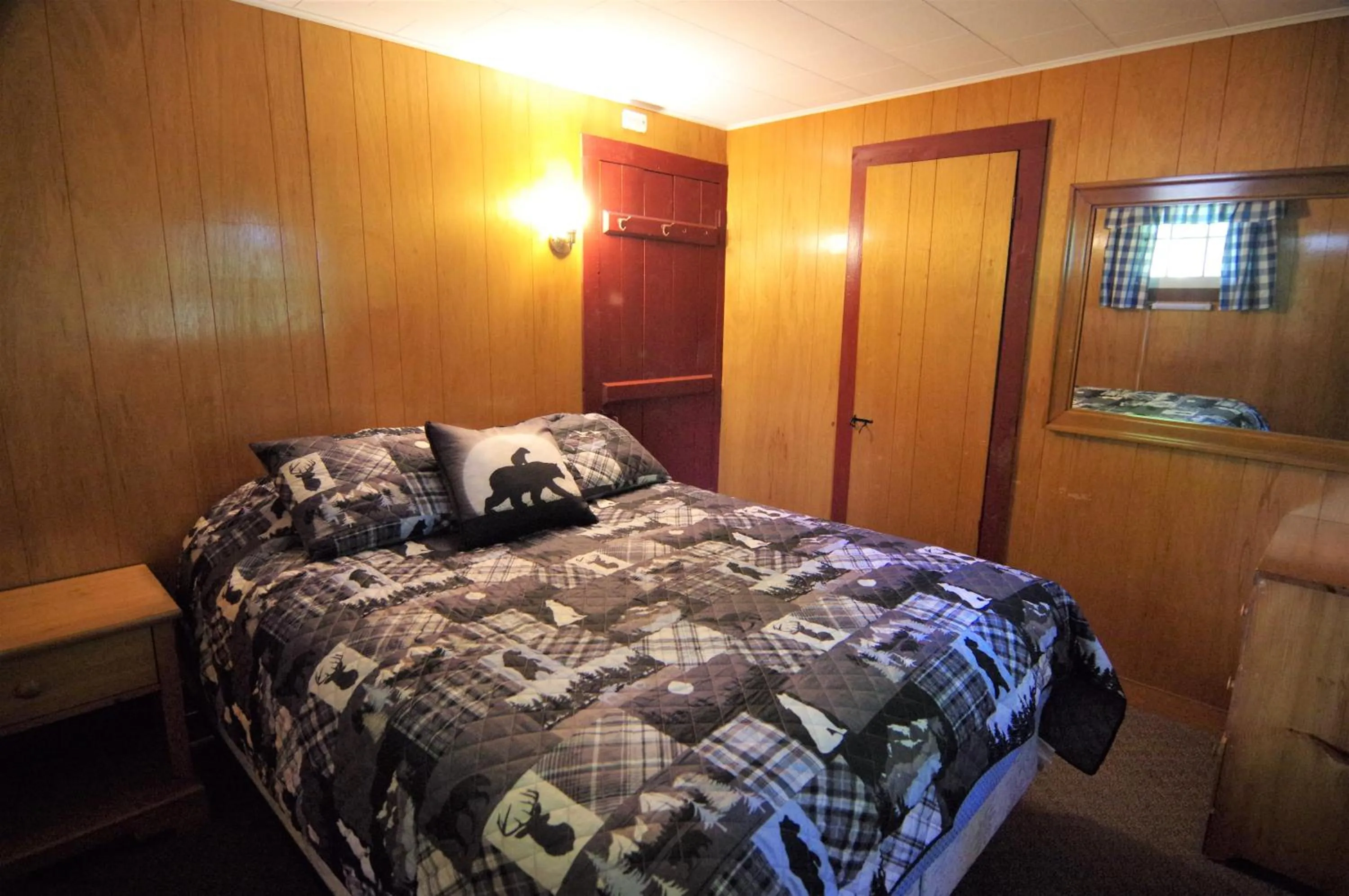 Bed in Cramers Point Lake Breeze