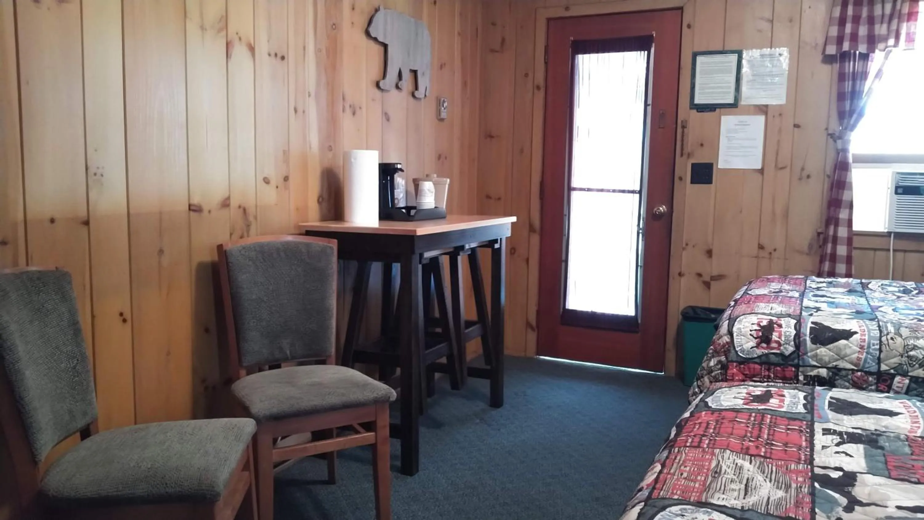 Bed in Cramers Point Lake Breeze