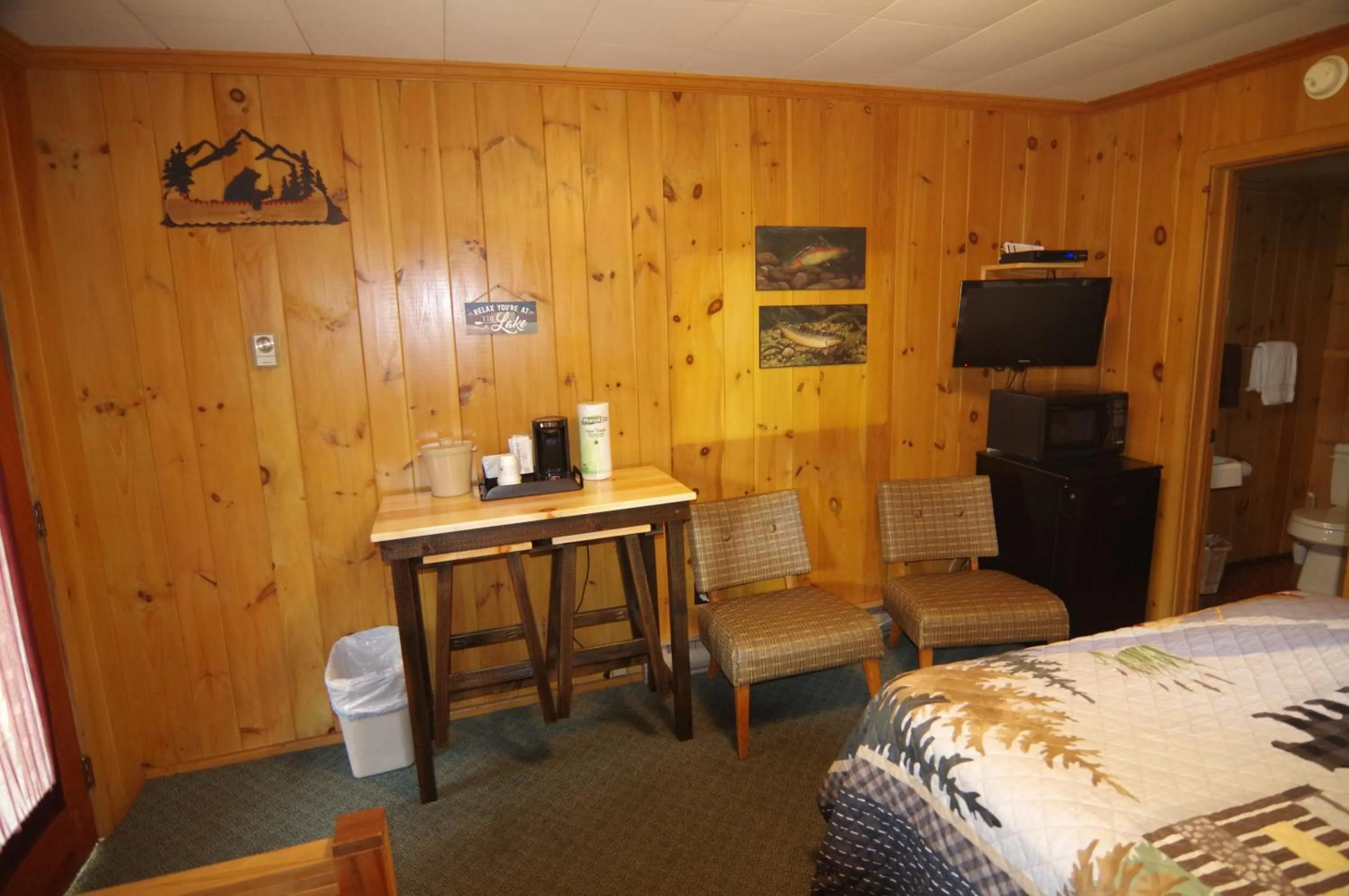 Bed in Cramers Point Lake Breeze