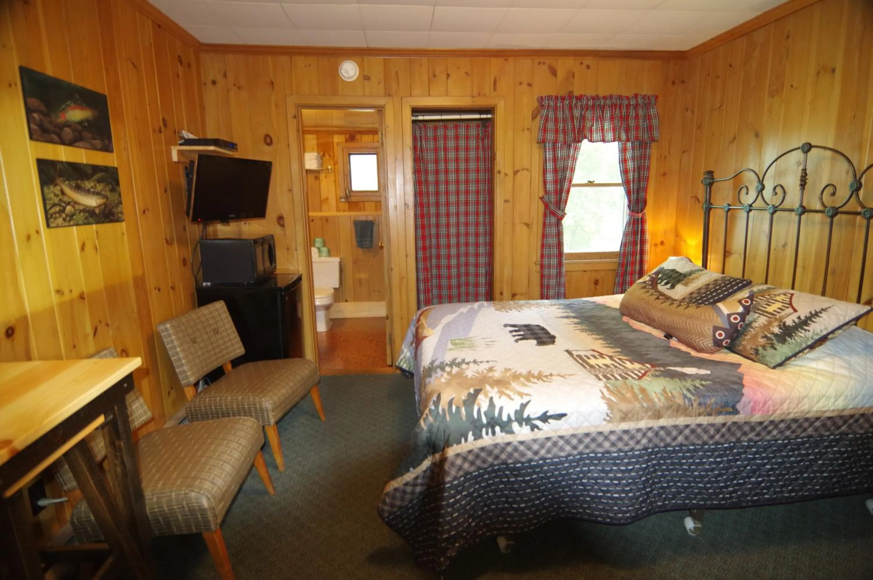 Bed in Cramers Point Lake Breeze