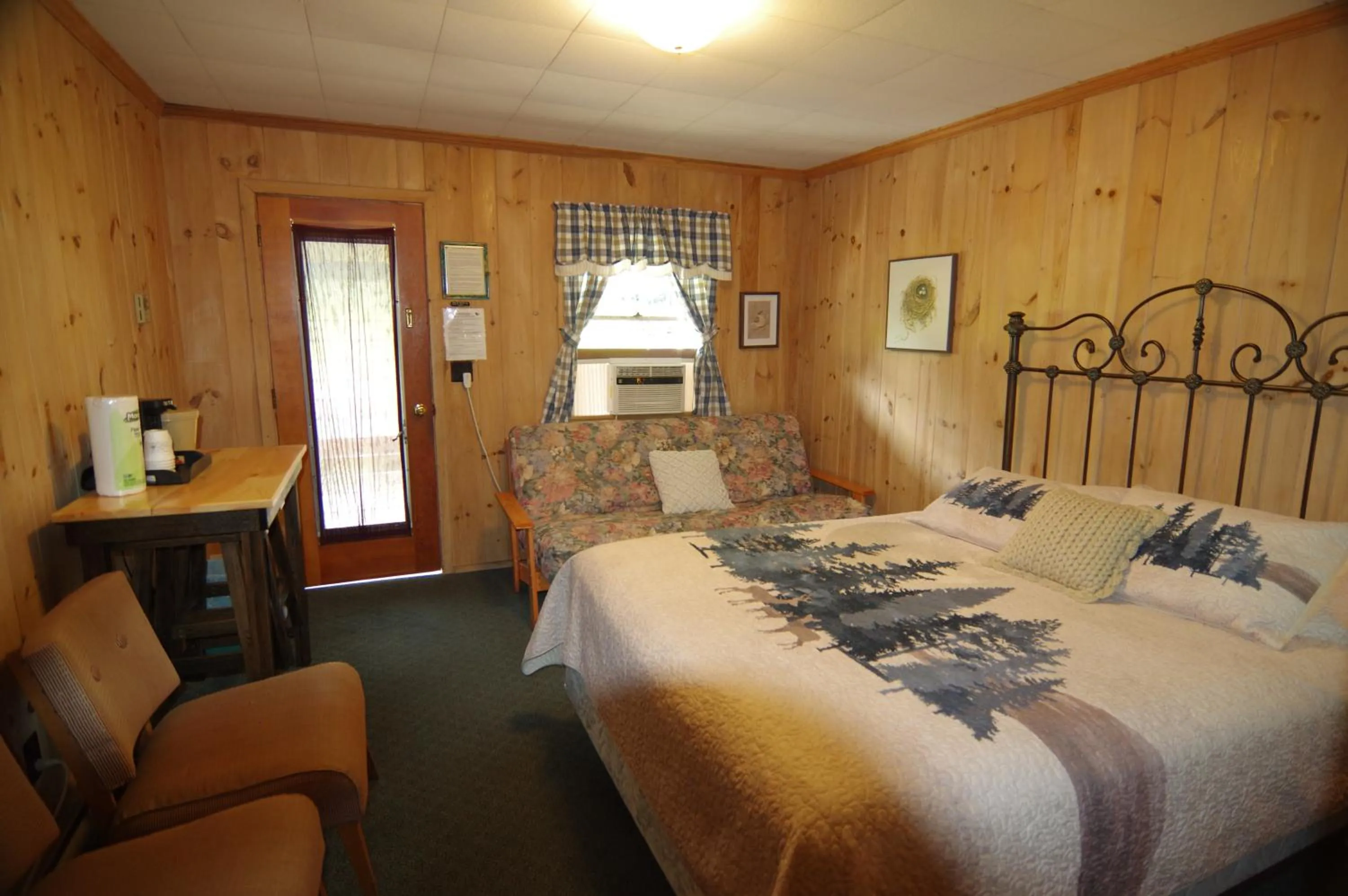 Bed in Cramers Point Lake Breeze