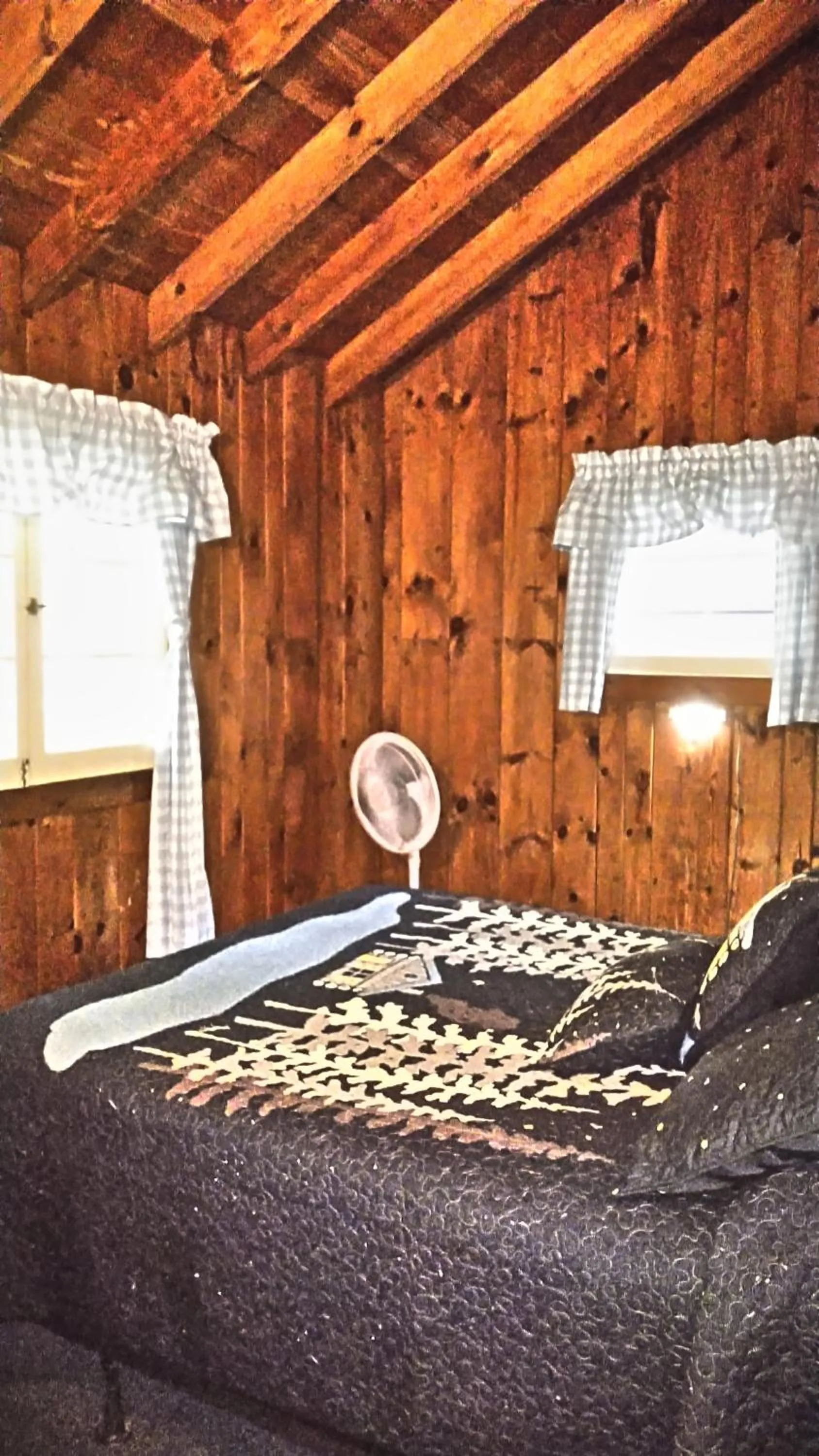 Bed in Cramers Point Lake Breeze