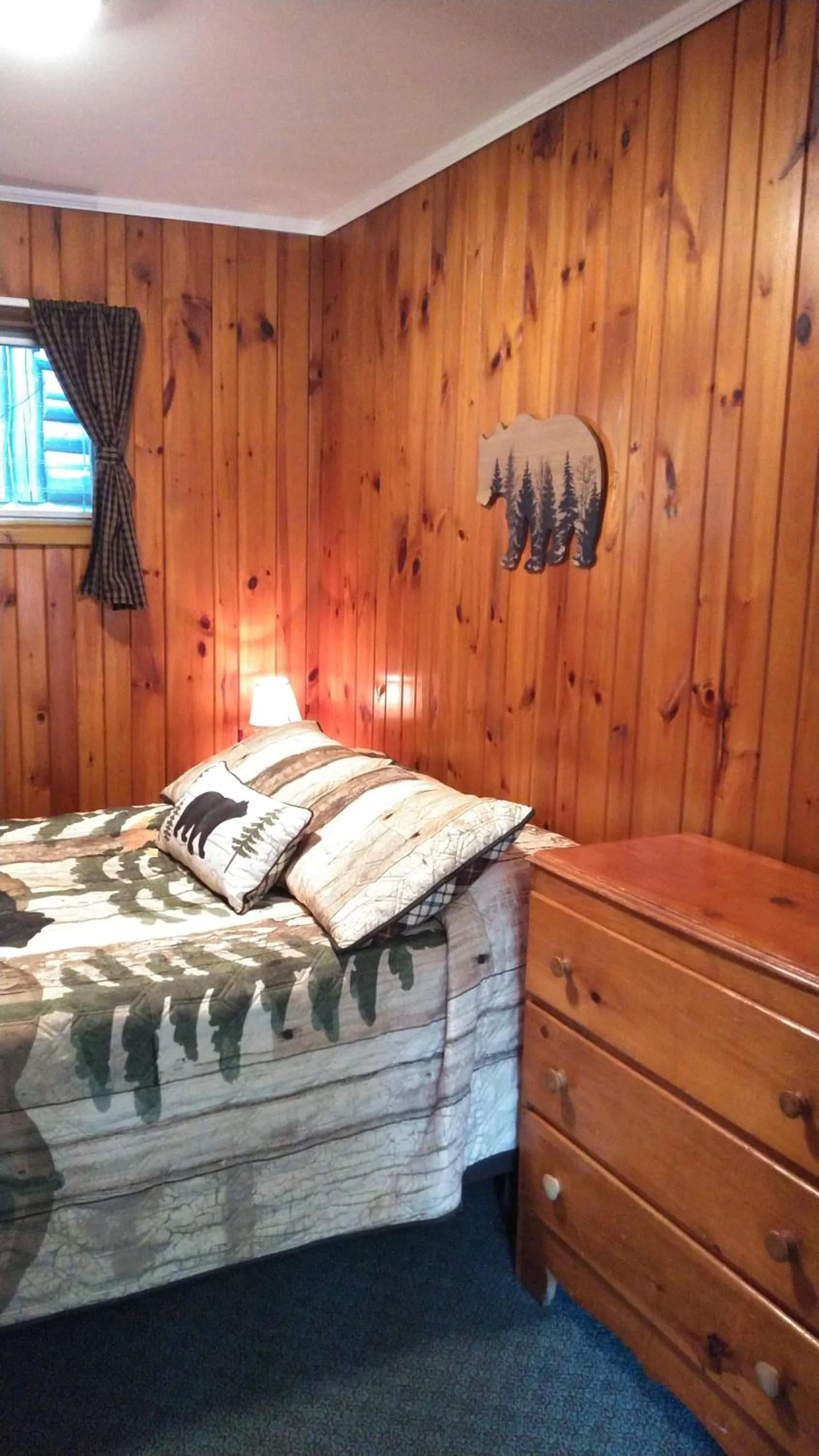 Bed in Cramers Point Lake Breeze