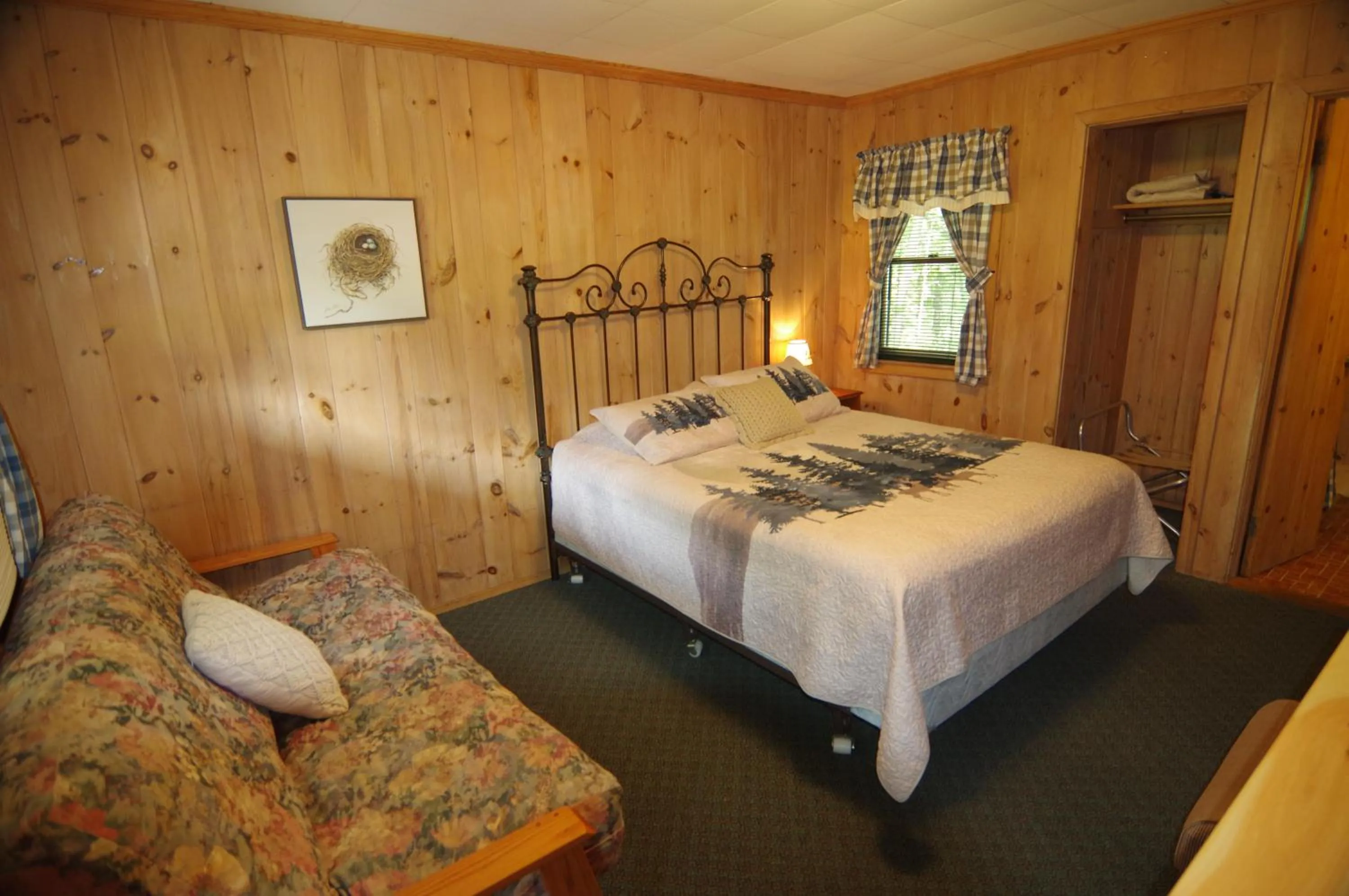 Bed in Cramers Point Lake Breeze