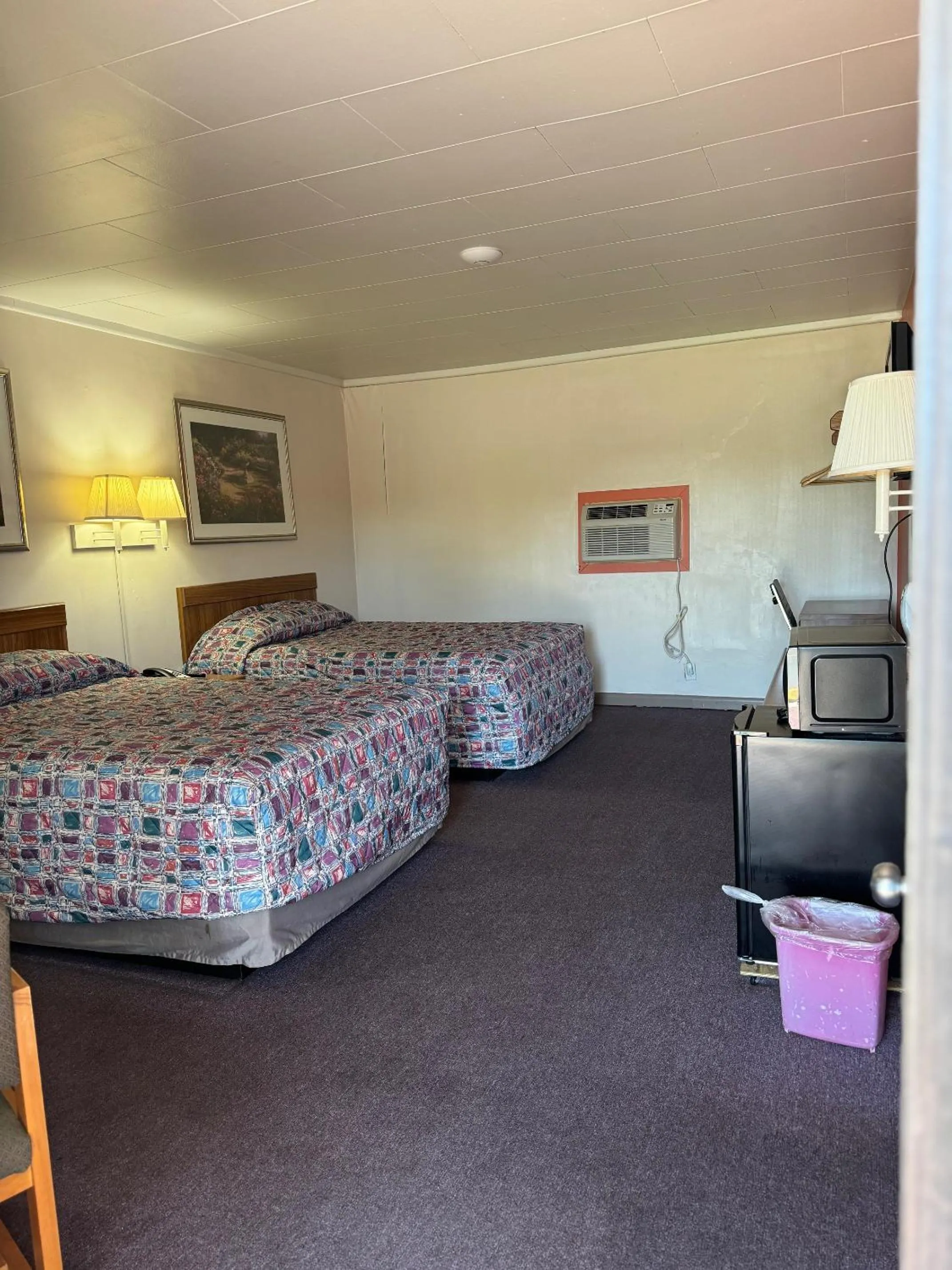 Bed in Budget Inn - Scottsboro