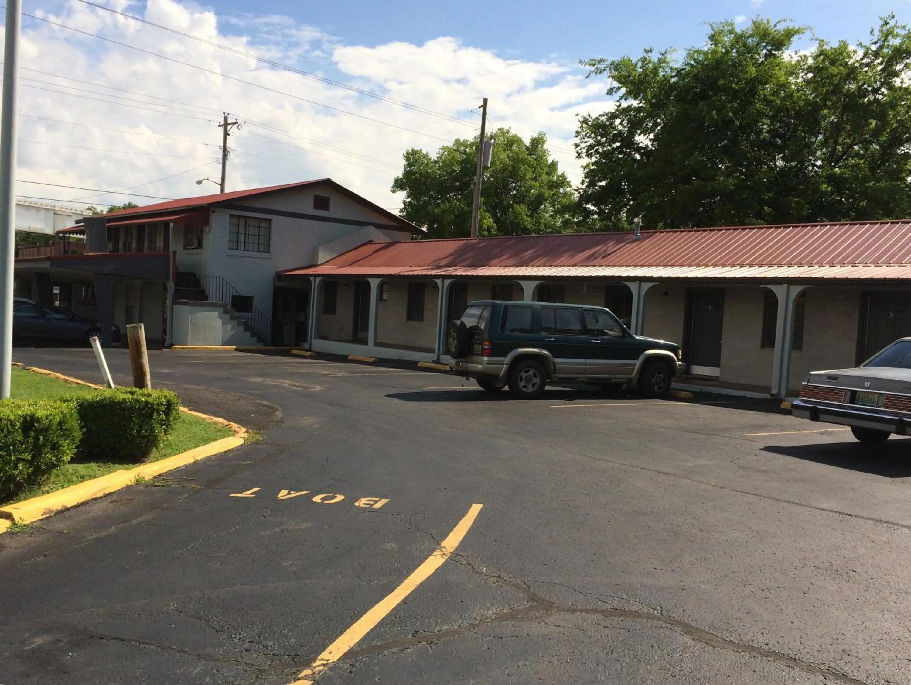 Property building in Budget Inn - Scottsboro