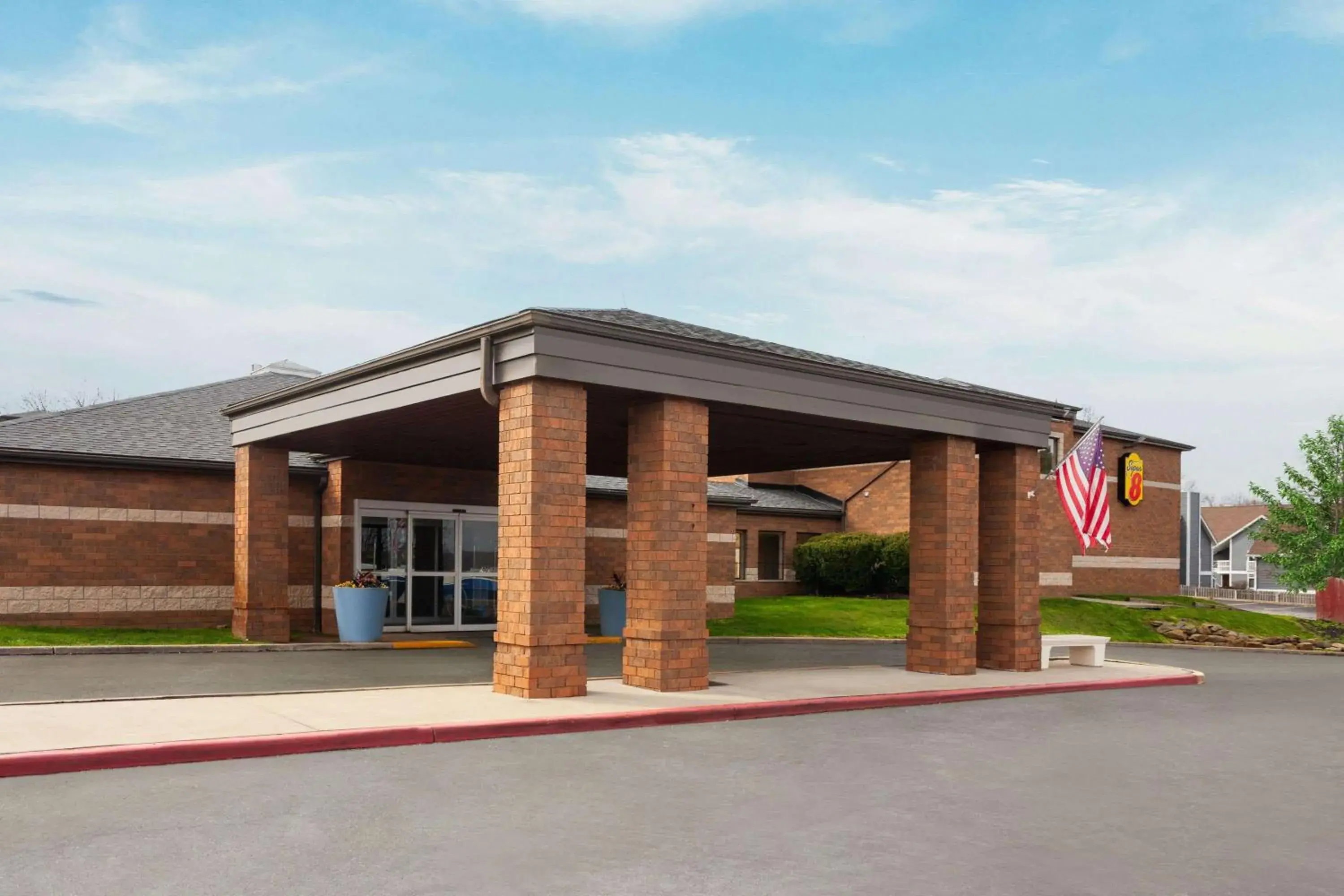 Property building in Super 8 by Wyndham Copley Akron Property building in Super 8 by Wyndham Copley Akron