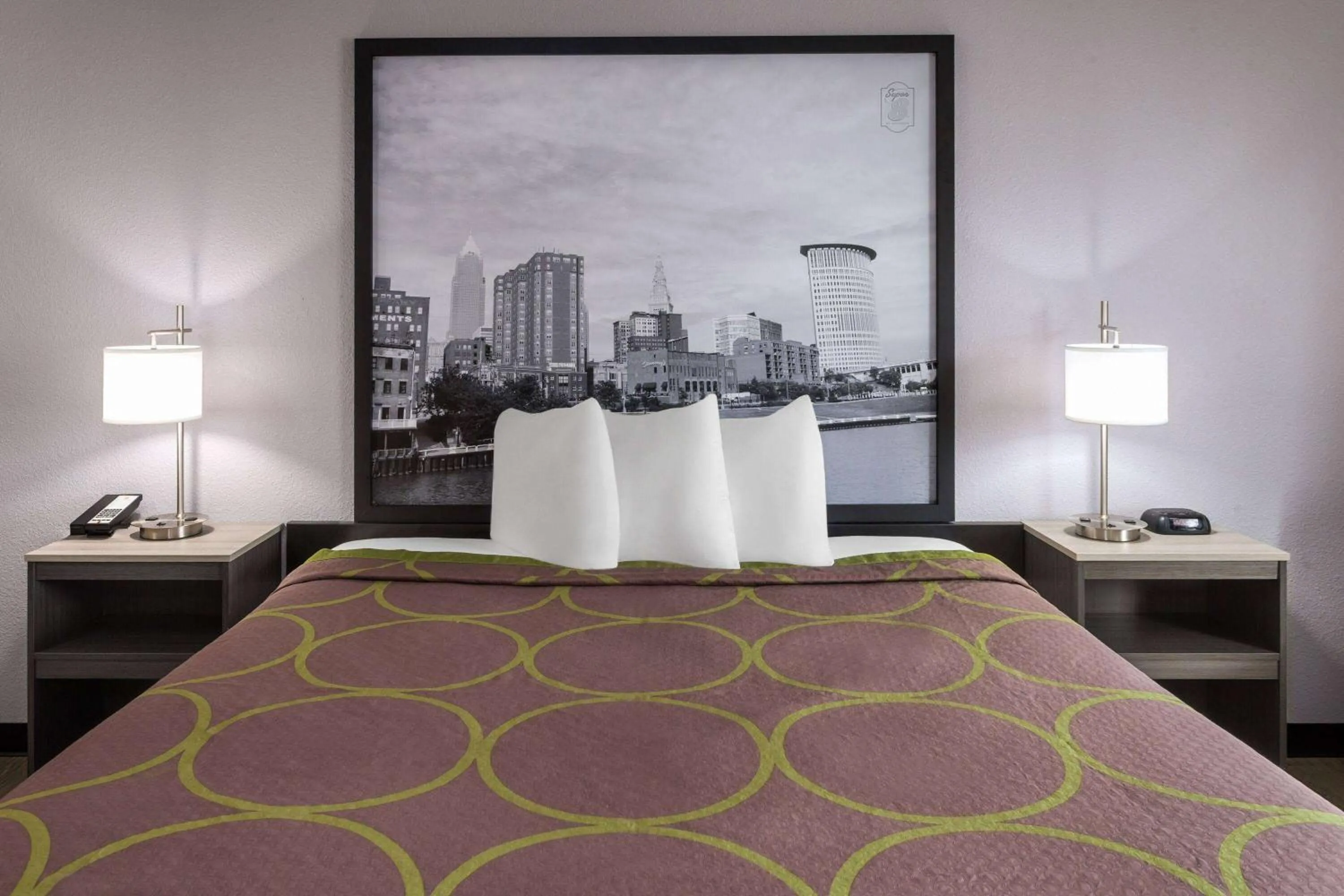 Photo of the whole room, Bed in Super 8 by Wyndham Copley Akron