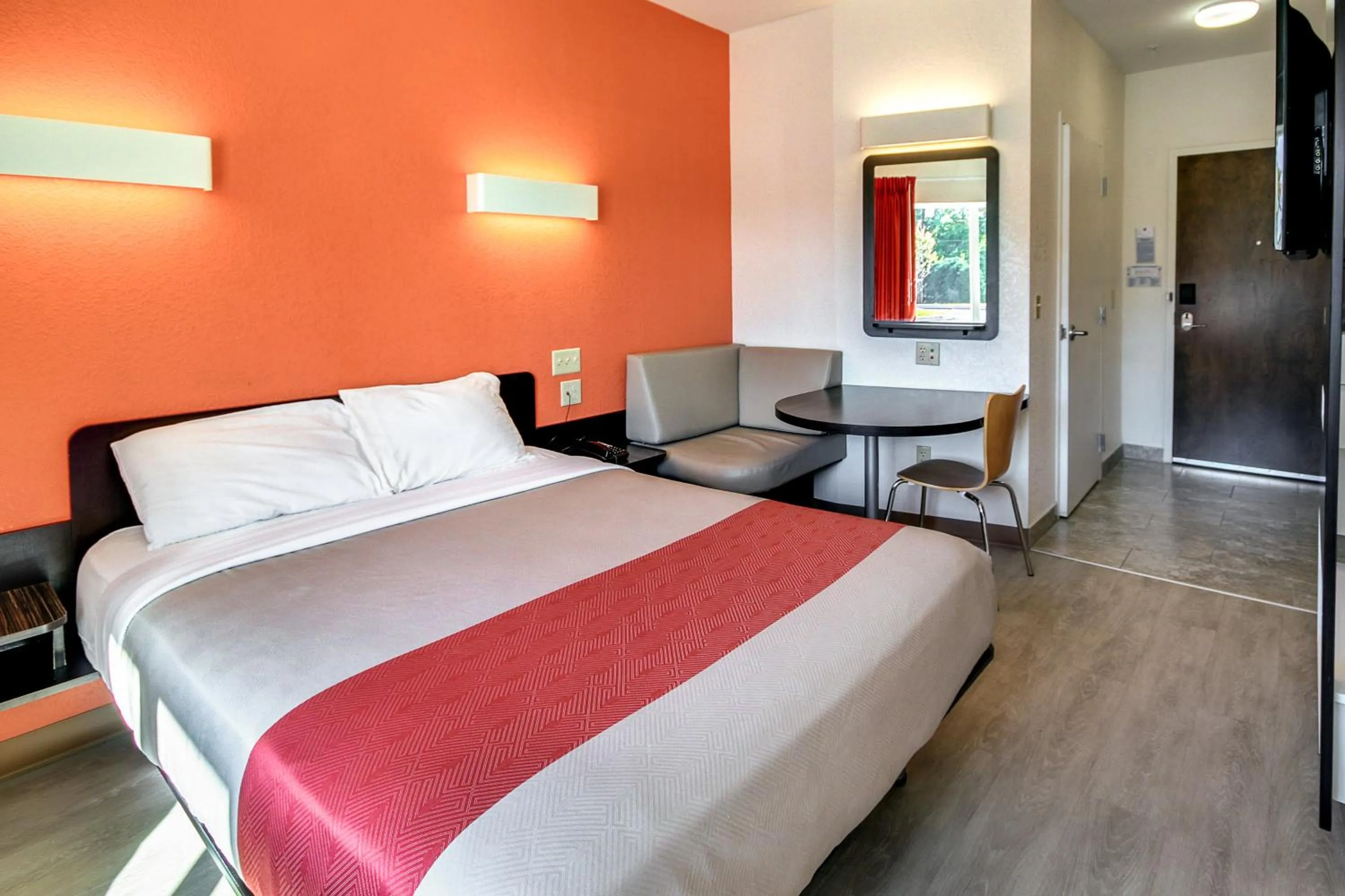 Photo of the whole room, Bed in Motel 6-Allentown, PA