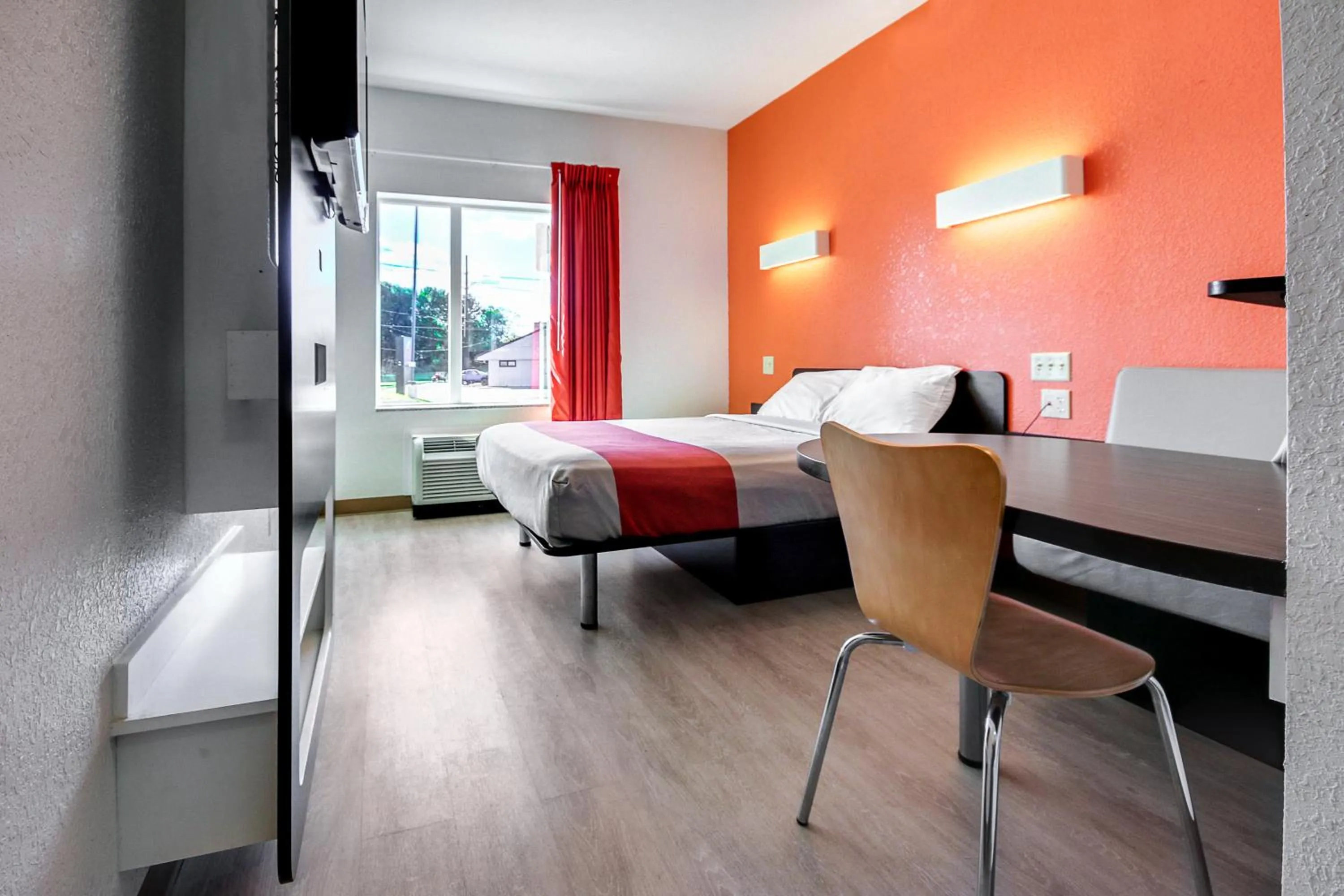 Photo of the whole room, Bed in Motel 6-Allentown, PA