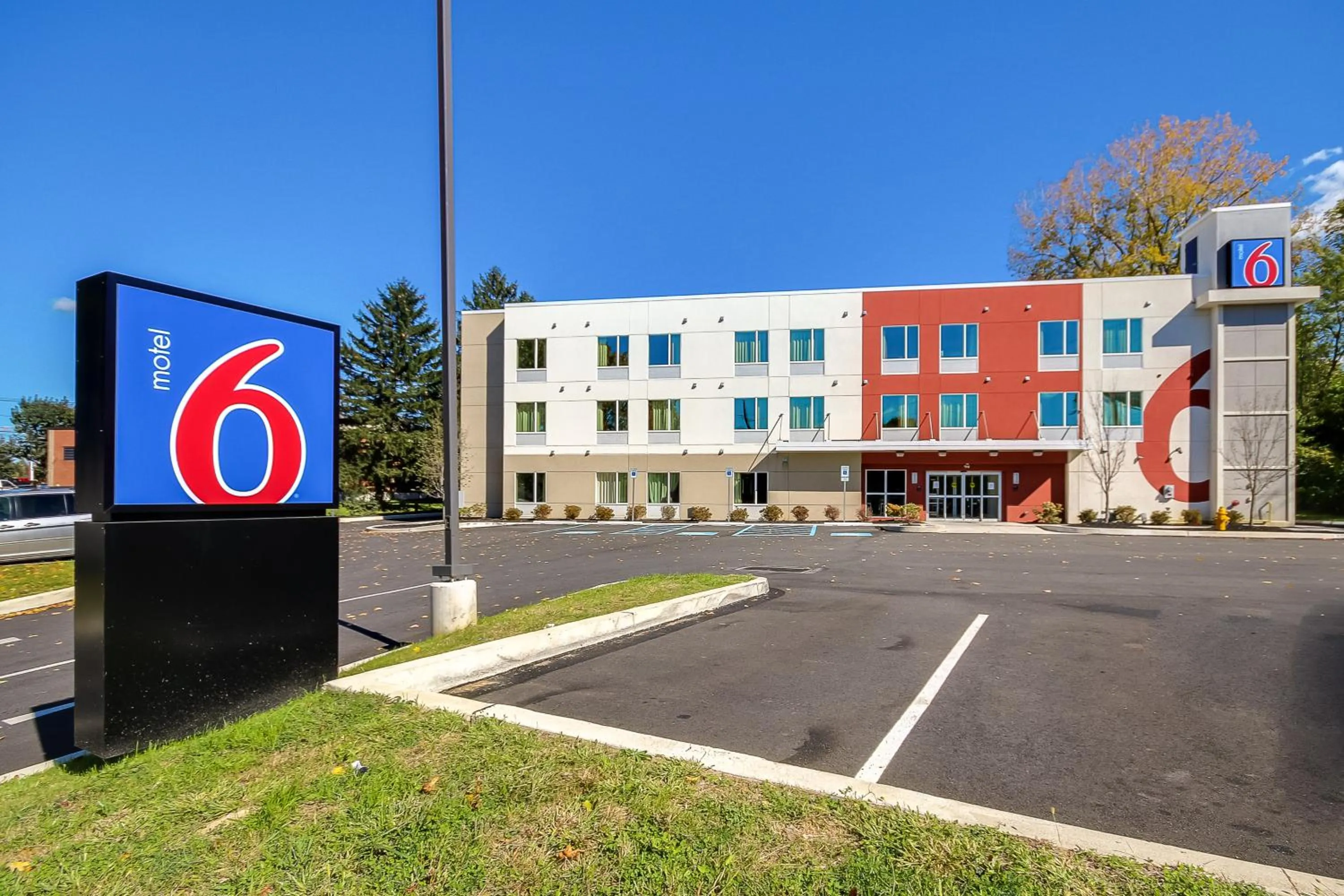 Property building in Motel 6-Allentown, PA