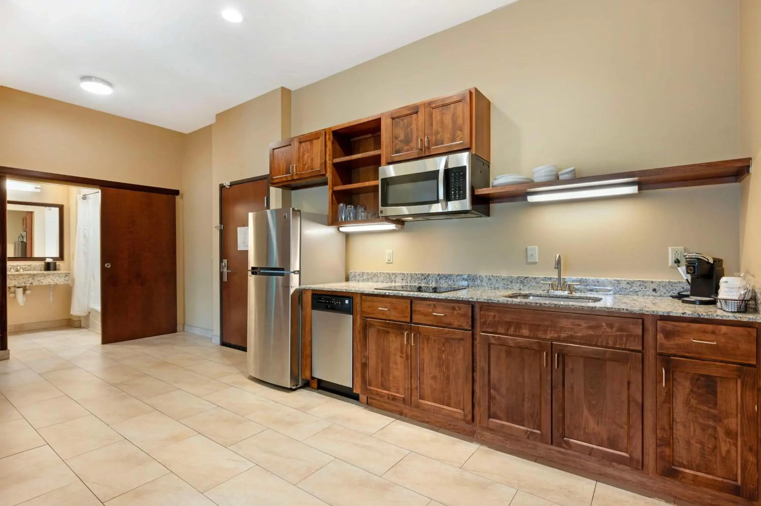 Queen Suite with Bath Tub - Mobility Accessible/Non-Smoking in Best Western Plus French Lick Queen Suite with Bath Tub - Mobility Accessible/Non-Smoking in Best Western Plus French Lick