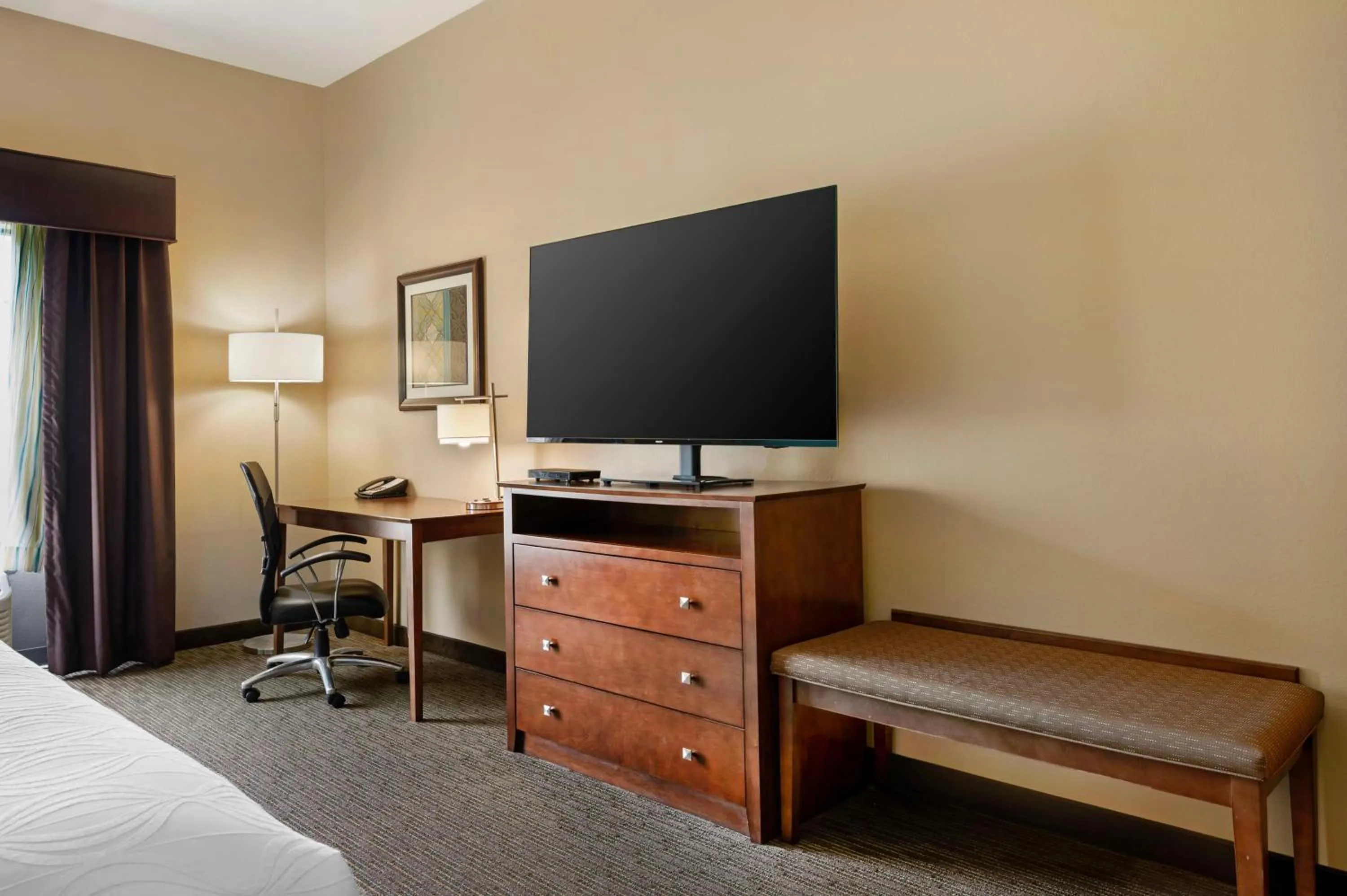 Bedroom, Bed in Best Western Plus French Lick