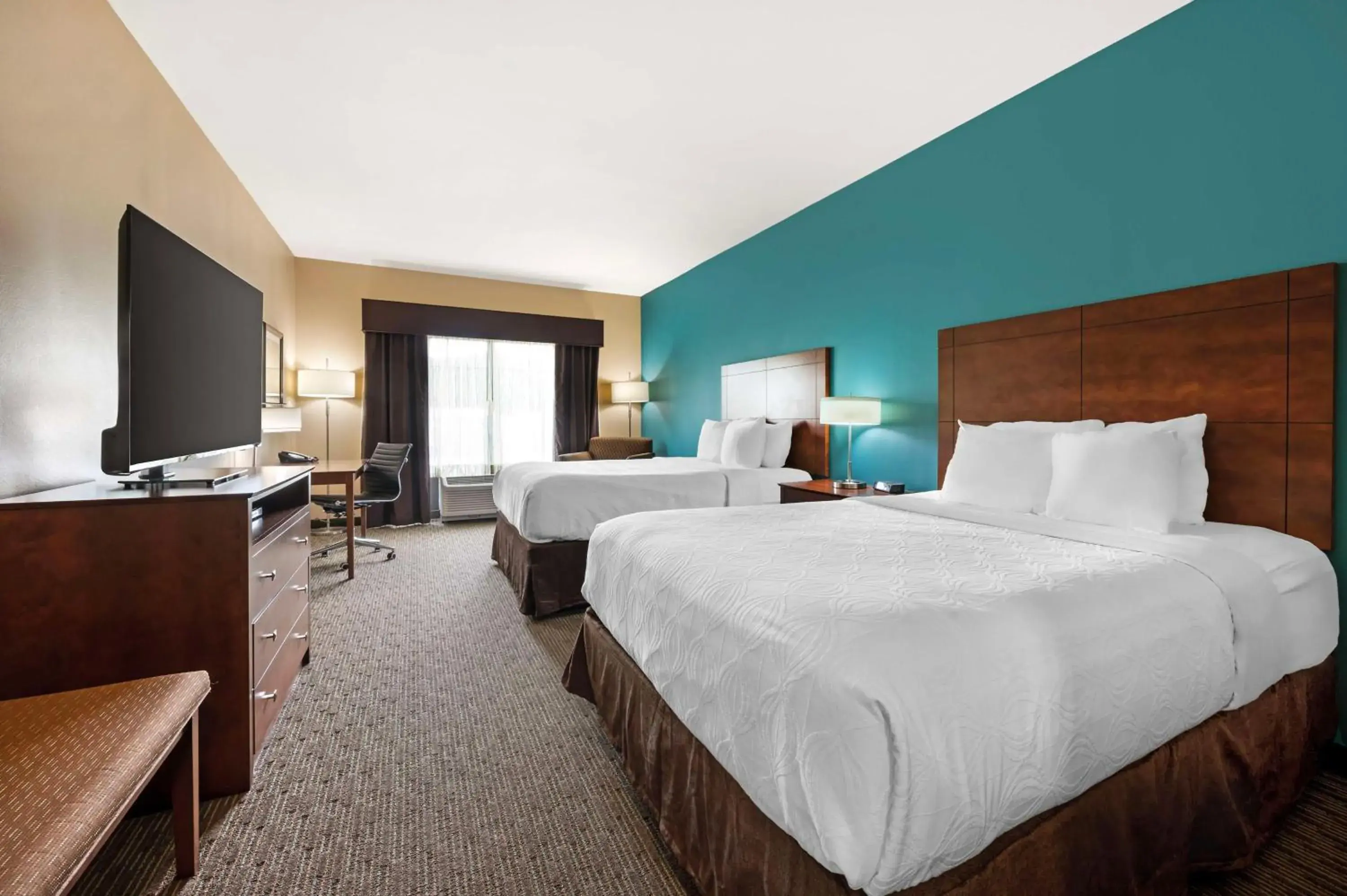 Queen Room with Two Queen Beds with Bath Tub - Mobility Accessible/Non-Smoking in Best Western Plus French Lick Queen Room with Two Queen Beds with Bath Tub - Mobility Accessible/Non-Smoking in Best Western Plus French Lick