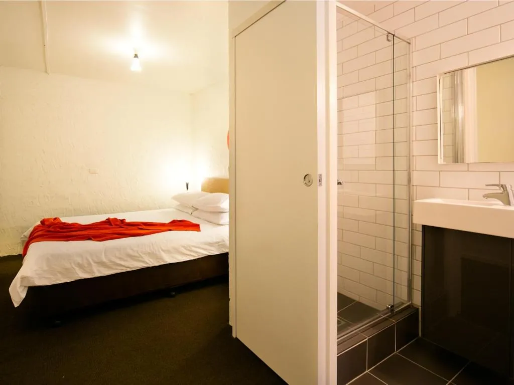 Bathroom, Bed in Silverski Rooms and Apartments