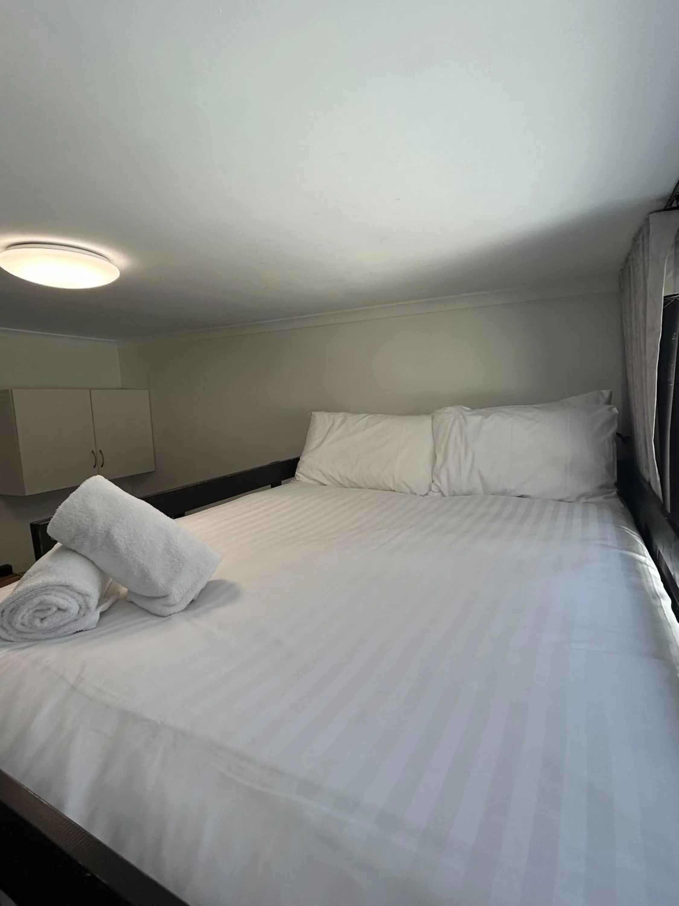 Bed in Silverski Rooms and Apartments