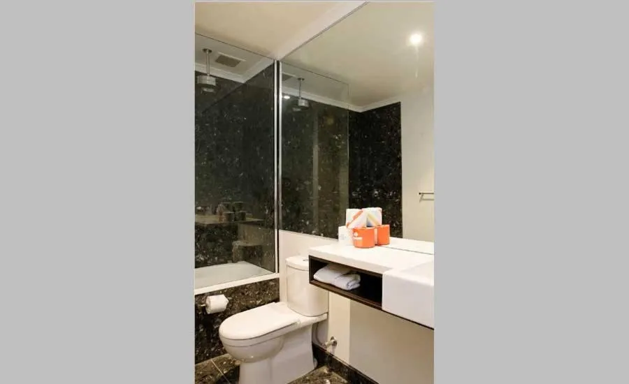 Bathroom in Silverski Rooms and Apartments