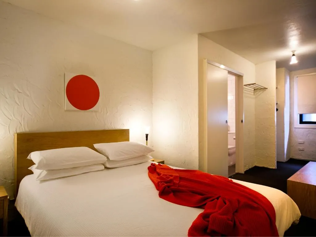 Bathroom, Bed in Silverski Rooms and Apartments