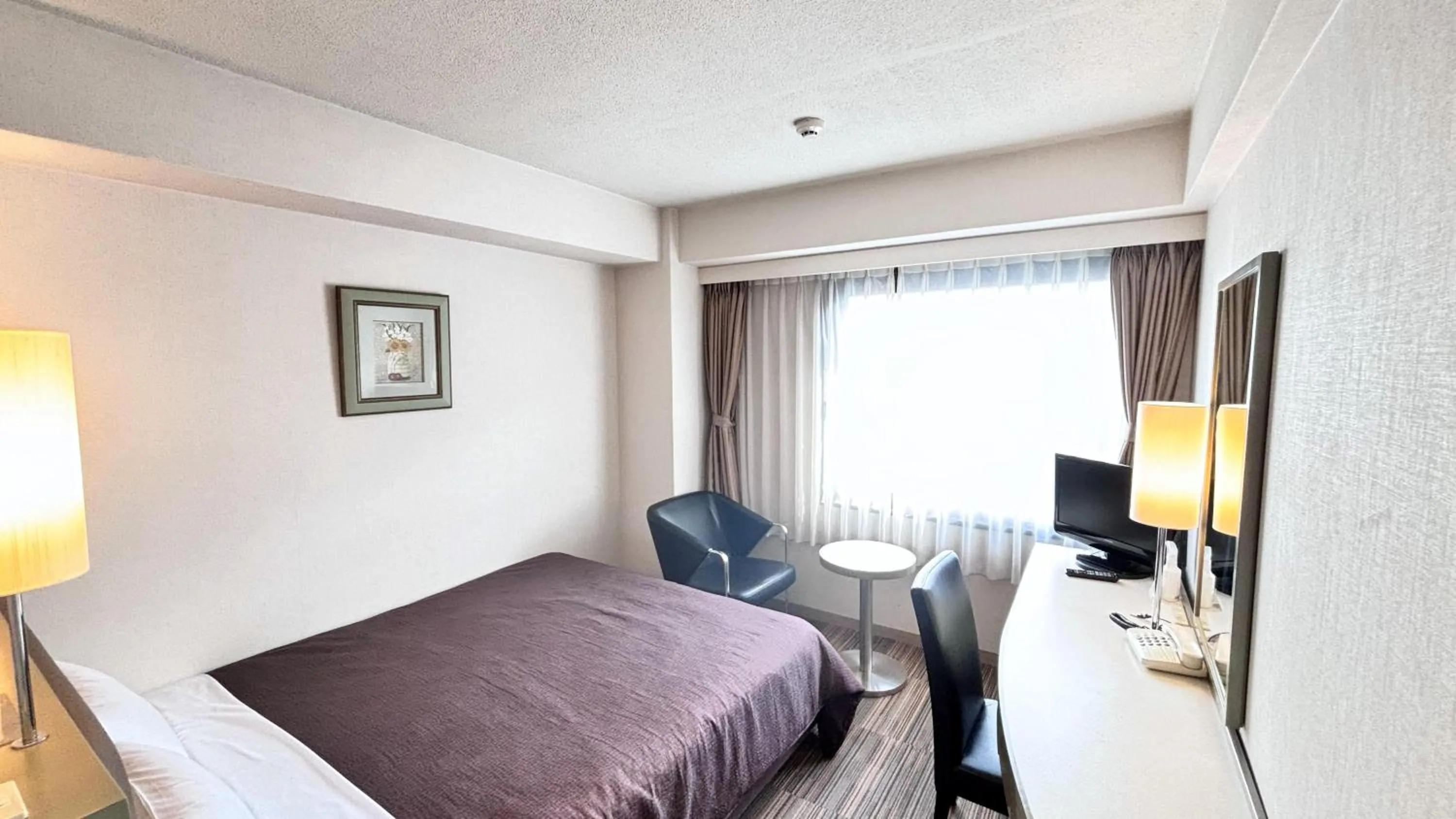 Photo of the whole room, Bed in Grand Central Hotel