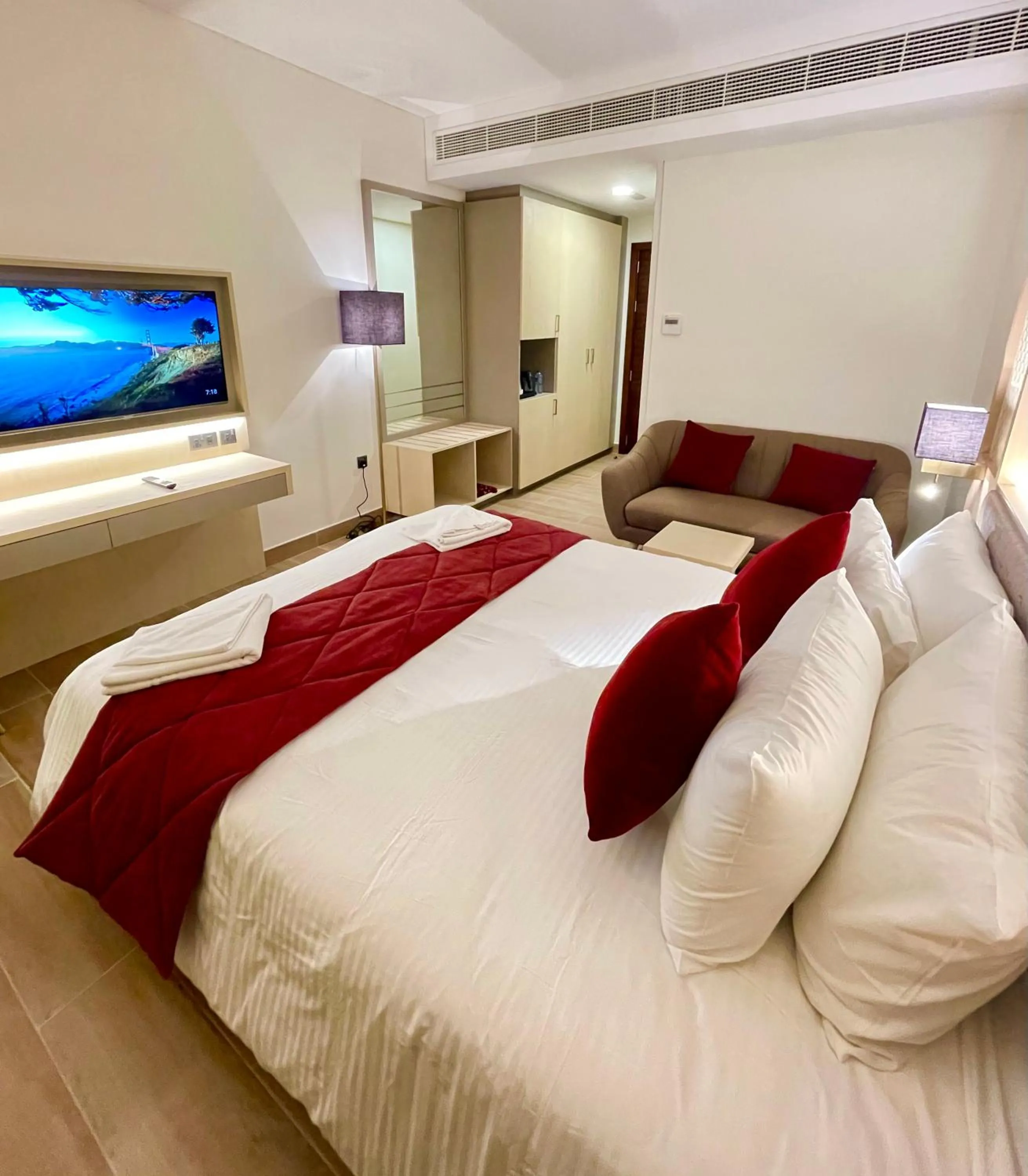 Bedroom, Bed in Falaj Daris Hotel