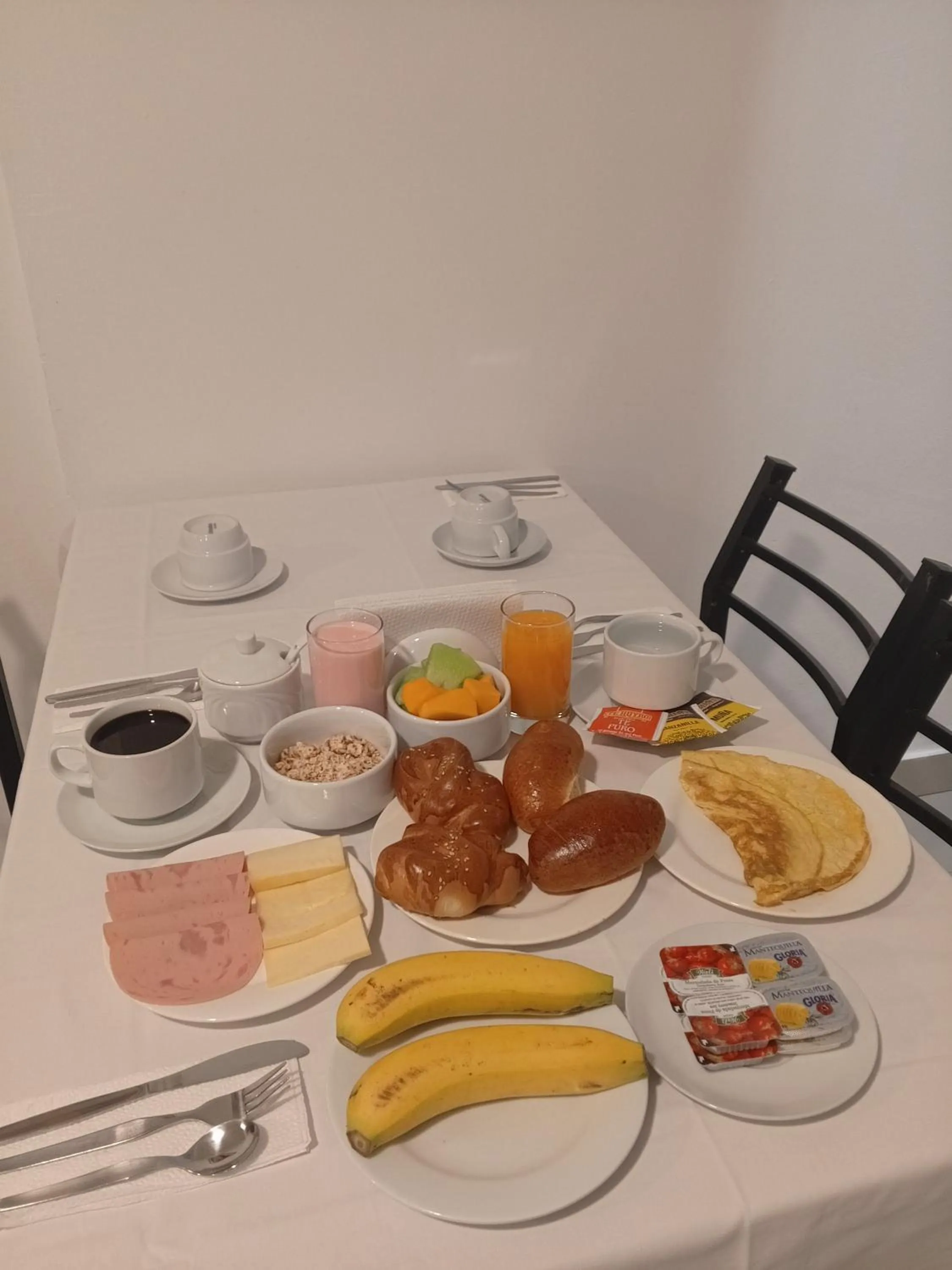 Breakfast in El Quetzal MachuPicchu