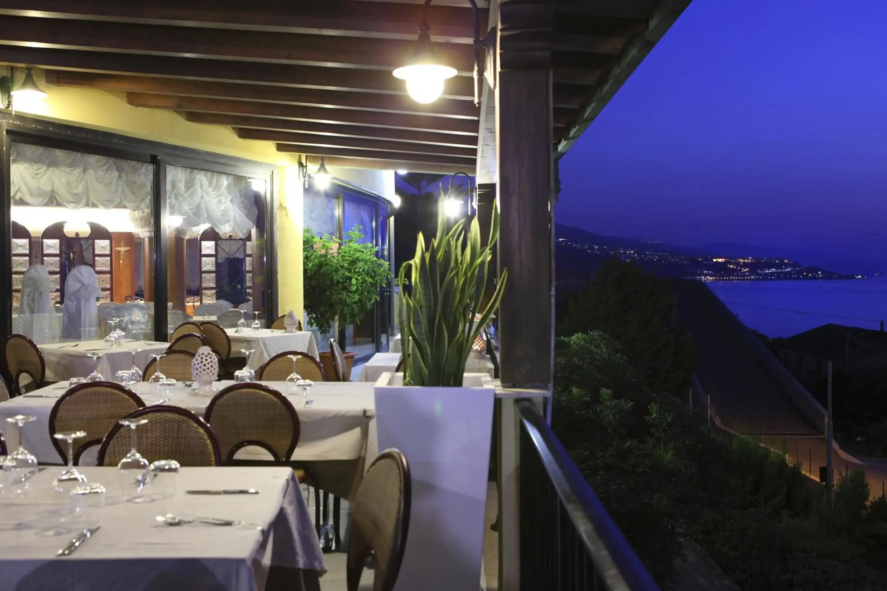 Balcony/Terrace, Restaurant/Places to Eat in Hotel Za Maria