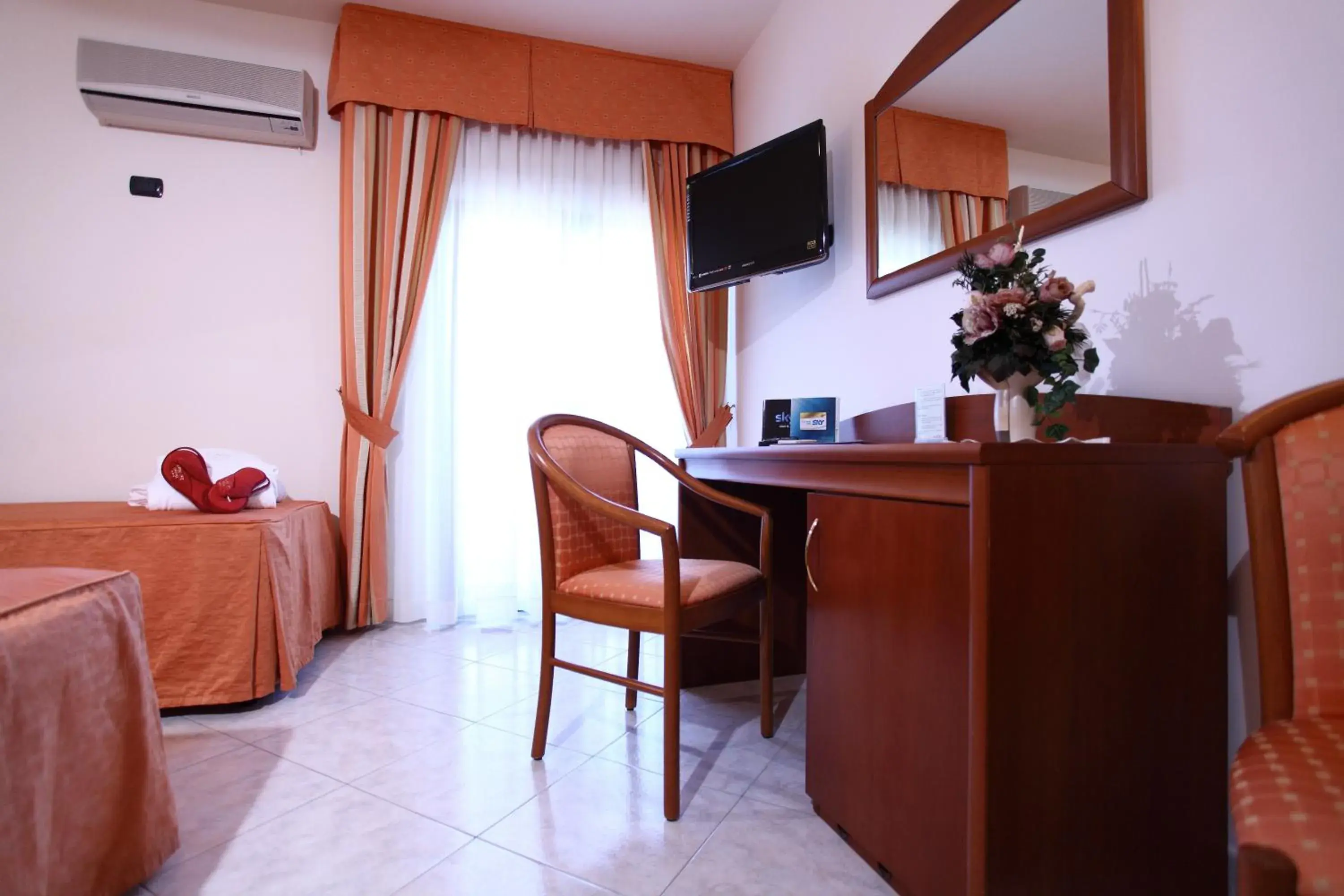 Bedroom, TV/Entertainment Center in Hotel Za Maria