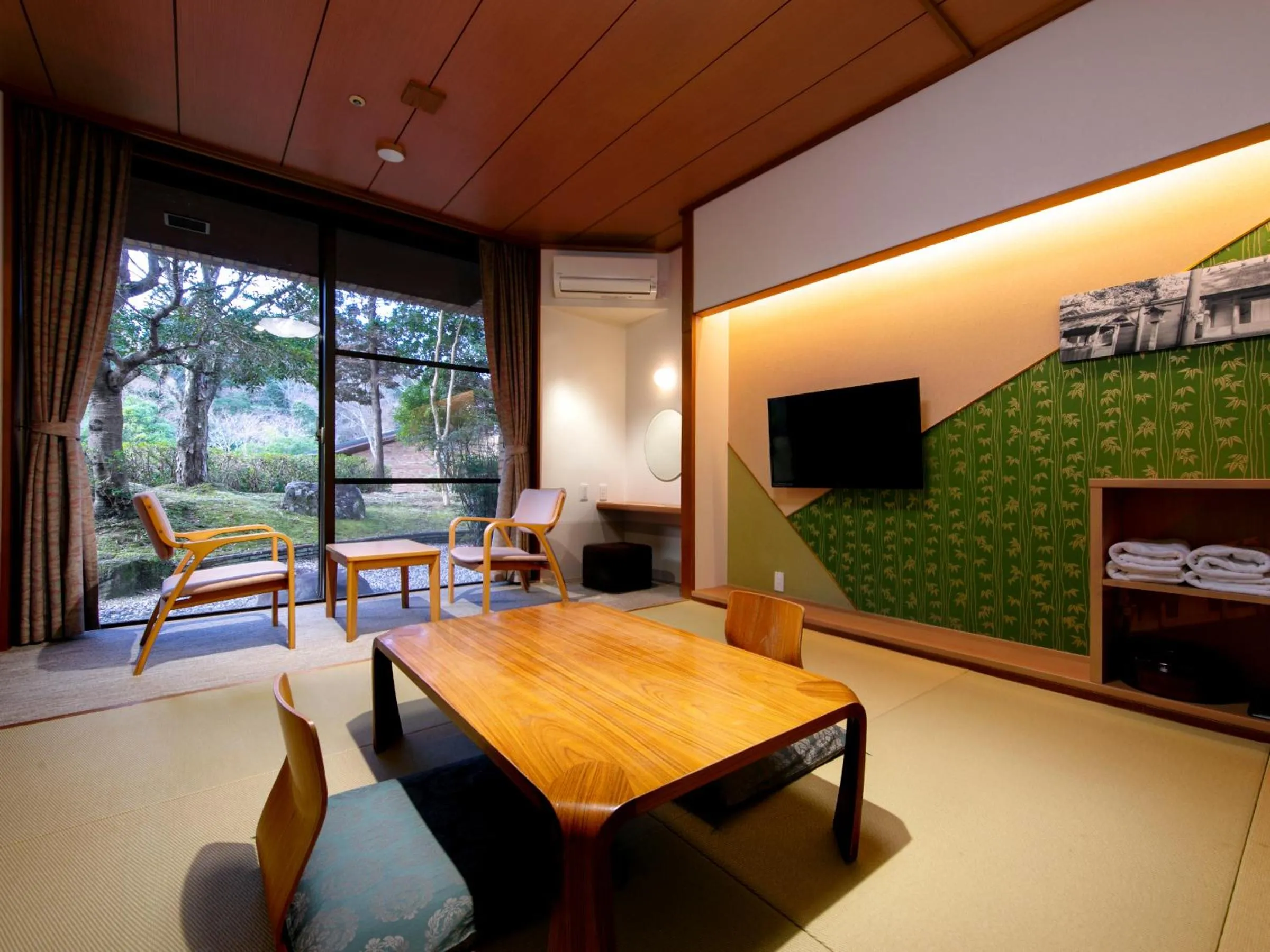 Photo of the whole room in Sennomori