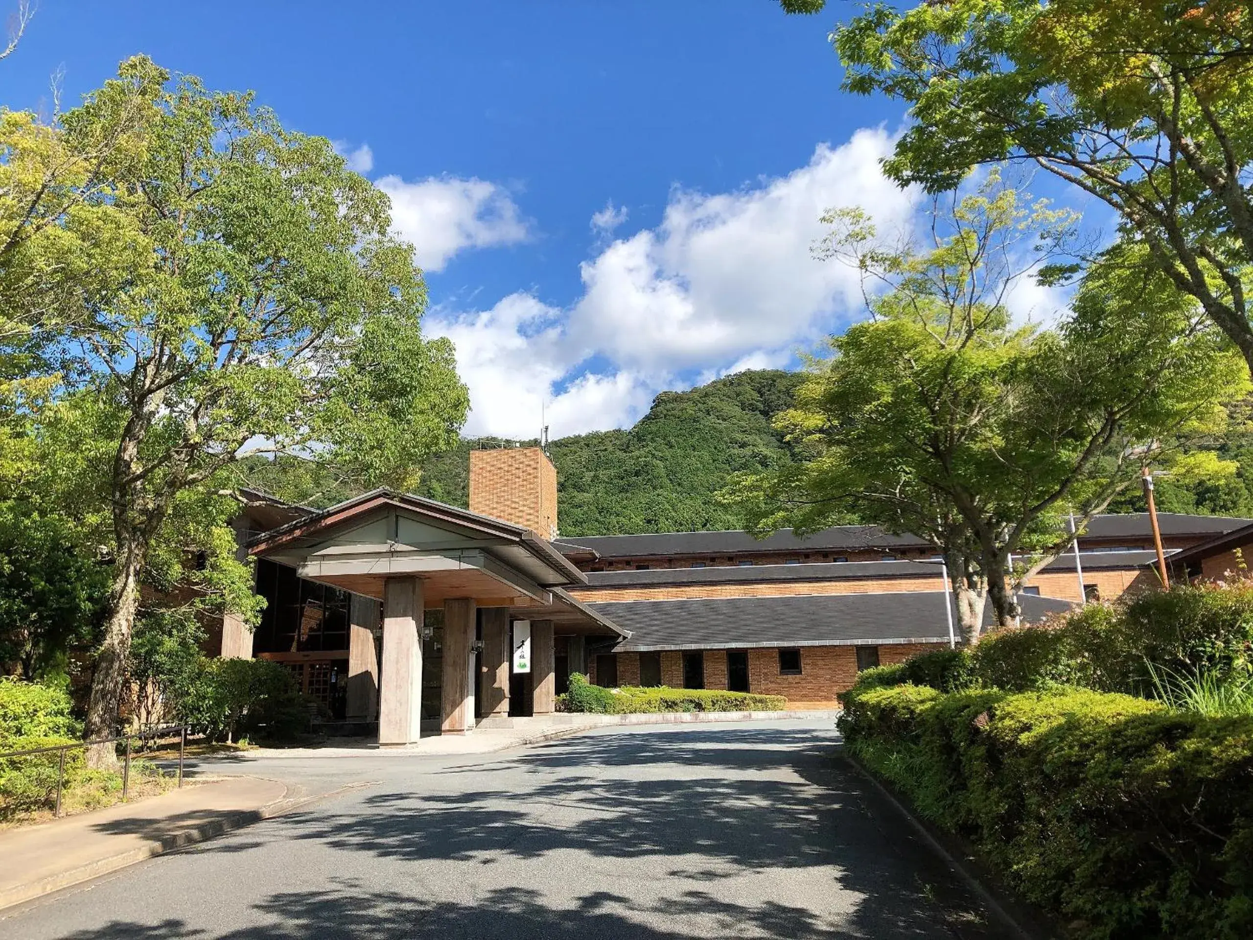 Facade/entrance in Sennomori Facade/entrance in Sennomori