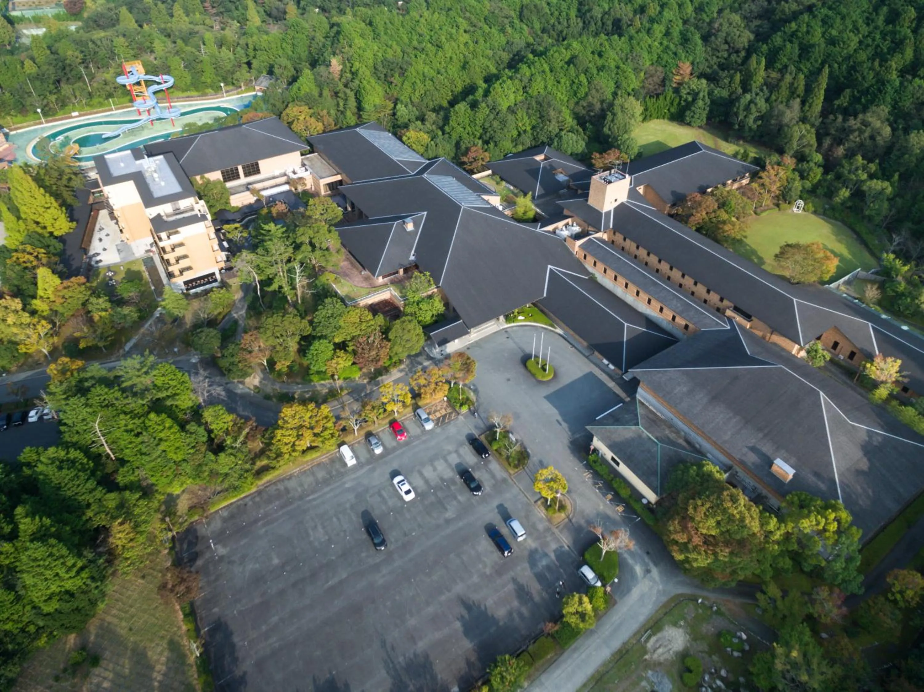 Property building in Sennomori