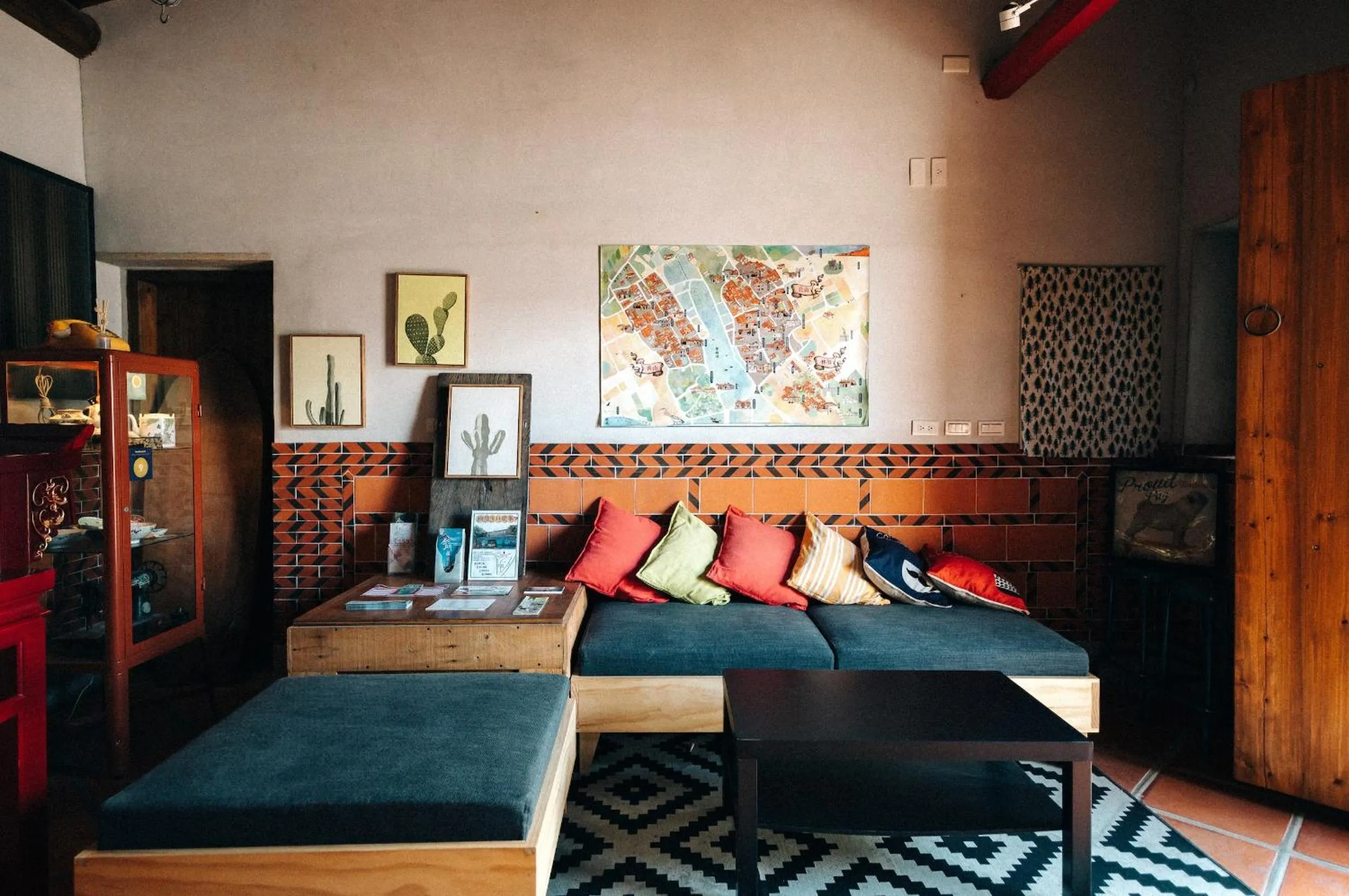 Living room, Bed in Kinba Guest House