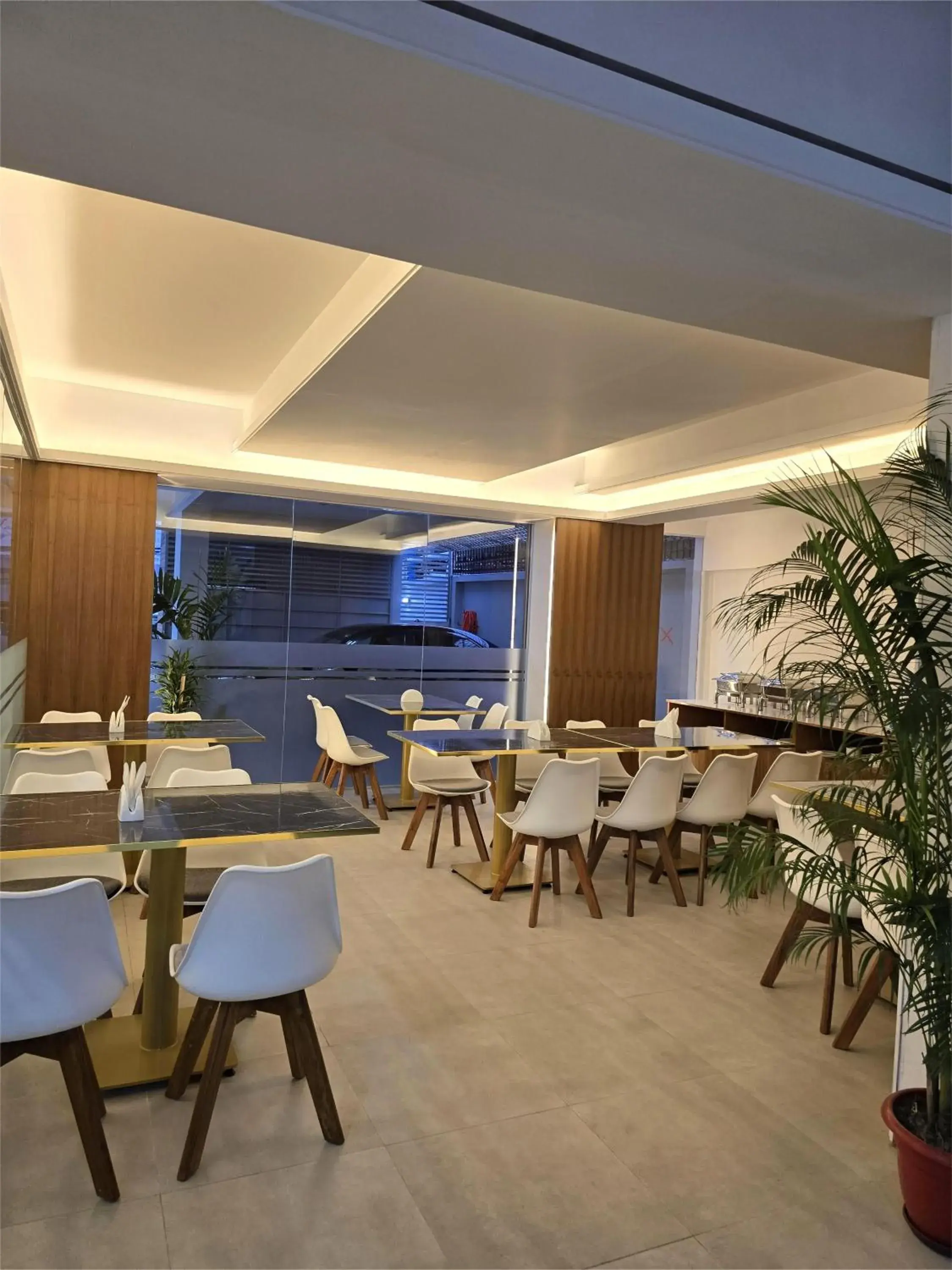 Restaurant/places to eat in Royal Regent Suites Dhaka Restaurant/places to eat in Royal Regent Suites Dhaka