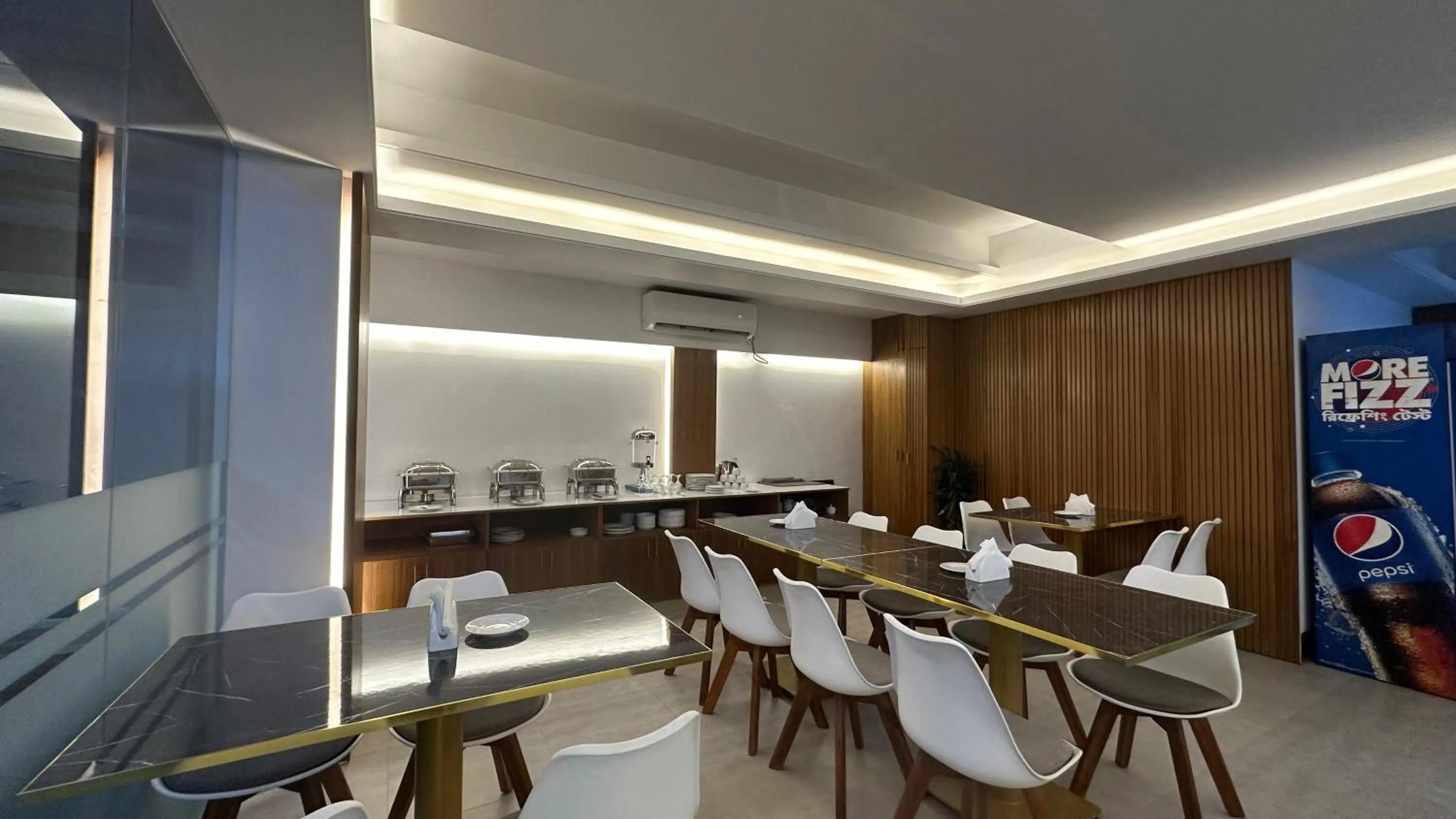 Restaurant/places to eat in Royal Regent Suites Dhaka