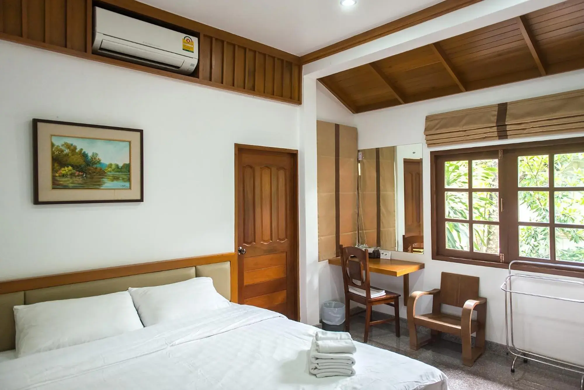 Double Room in Tree Home Plus Double Room in Tree Home Plus