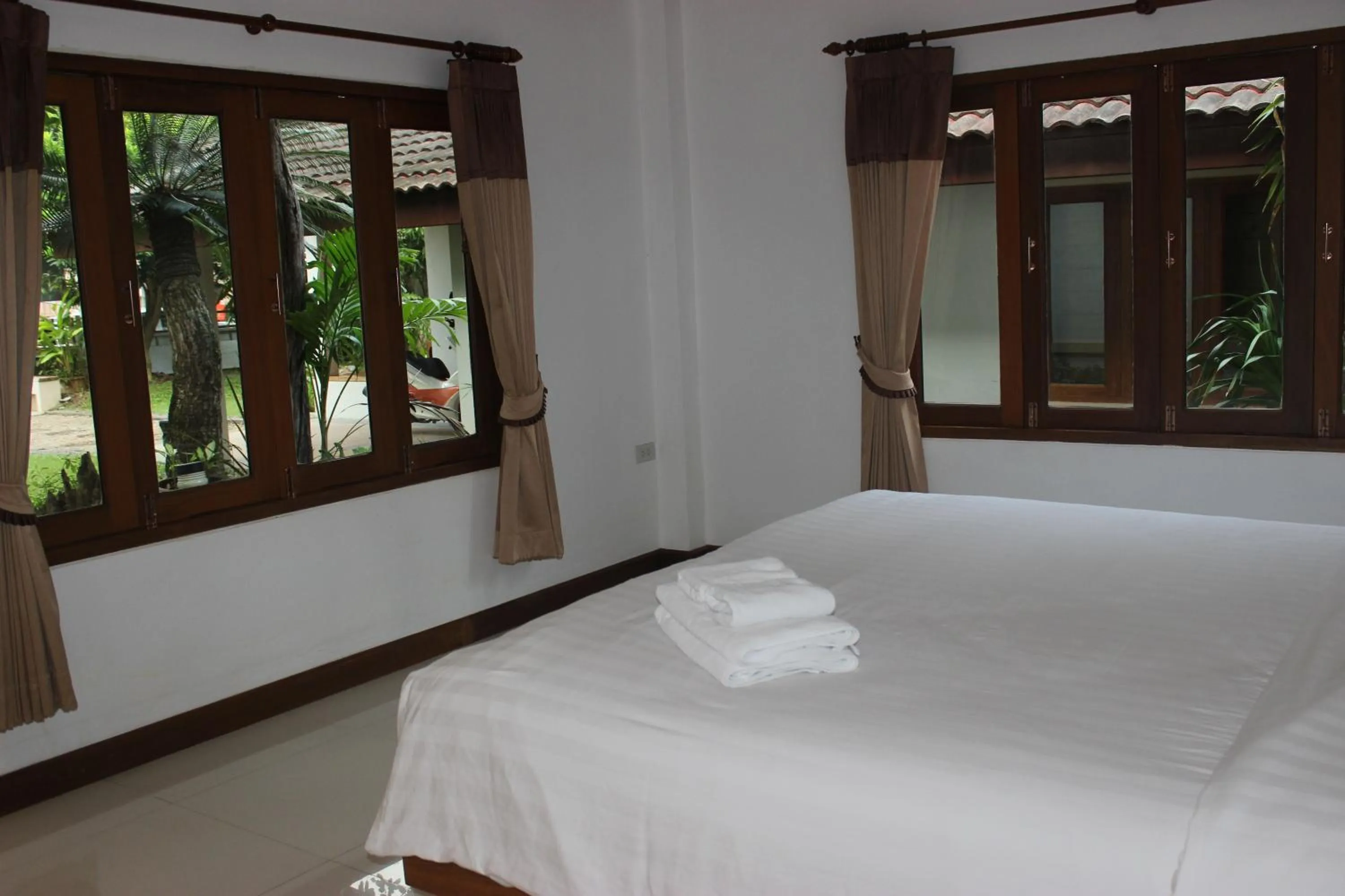 Bed in Tree Home Plus