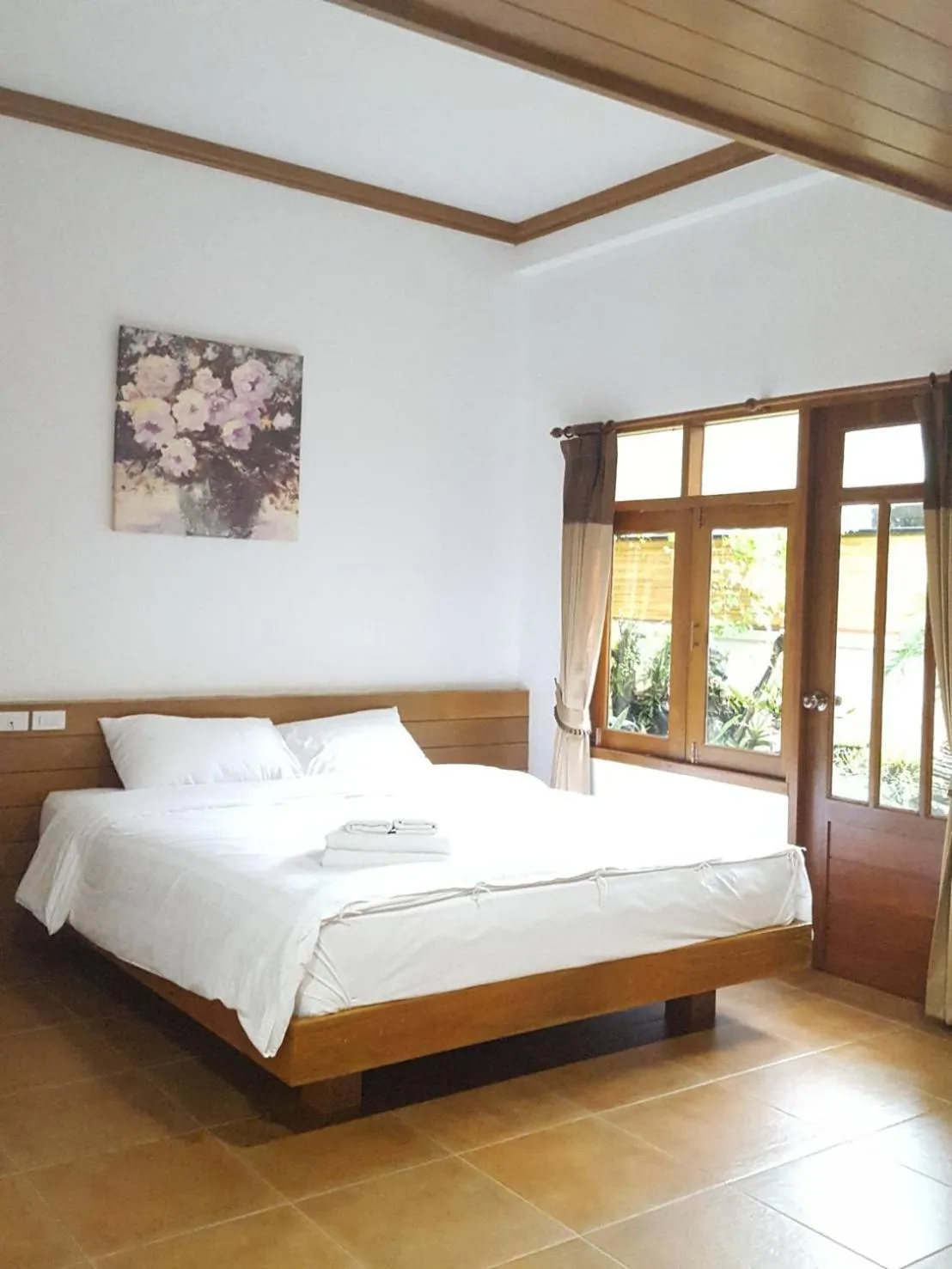 Bed in Tree Home Plus