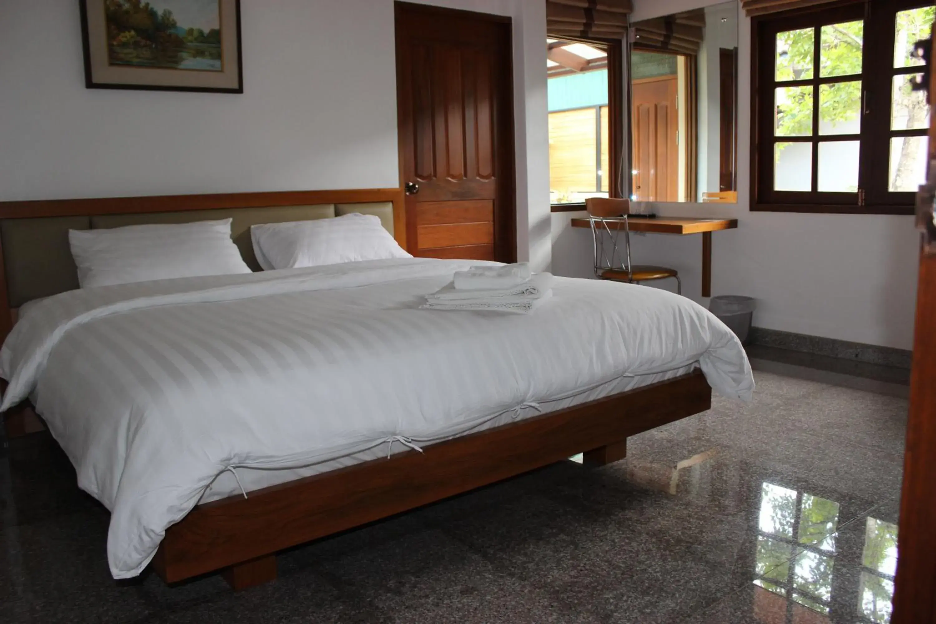 Double Room in Tree Home Plus Double Room in Tree Home Plus