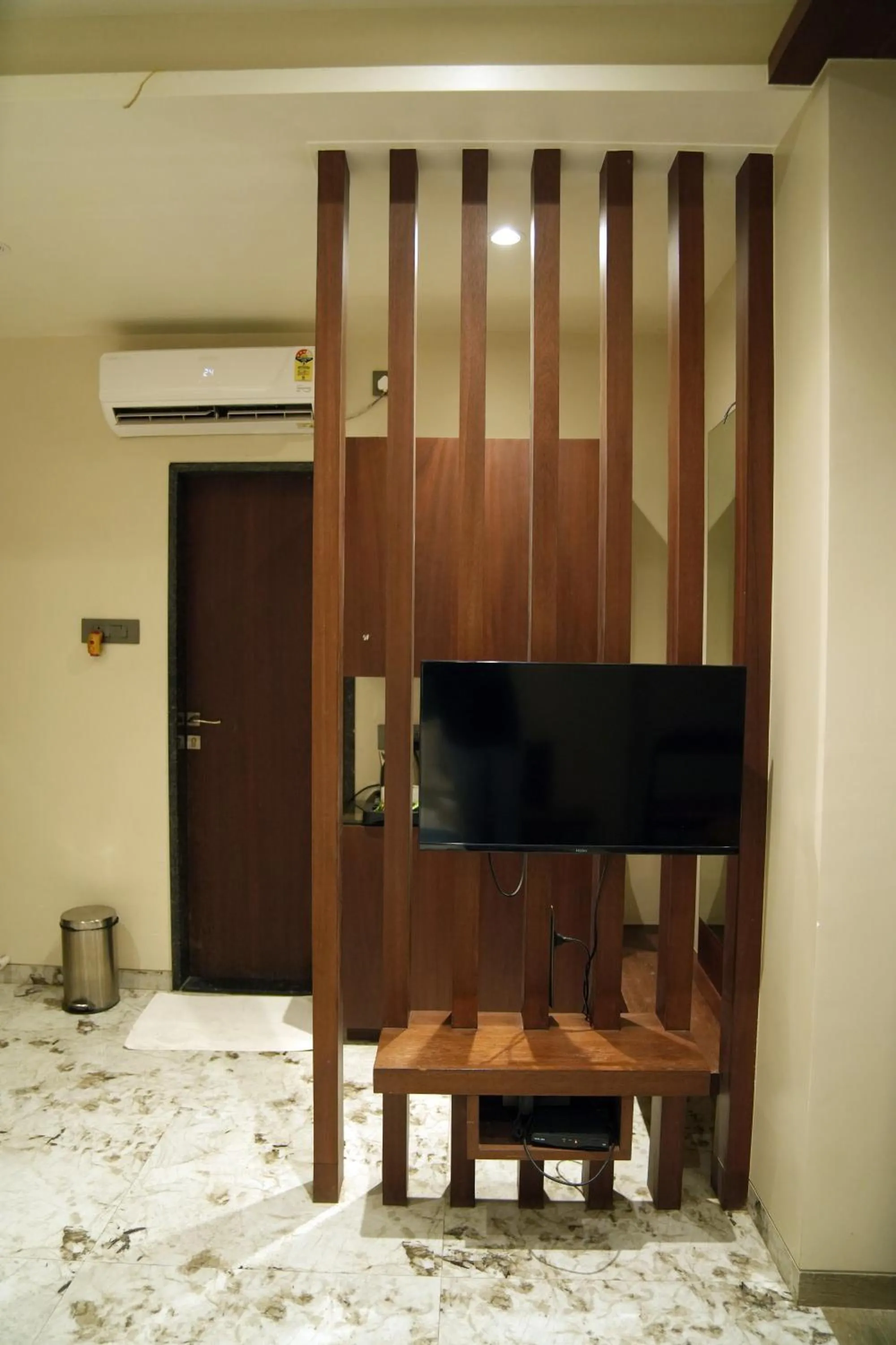 TV and multimedia in Hotel Yashoda