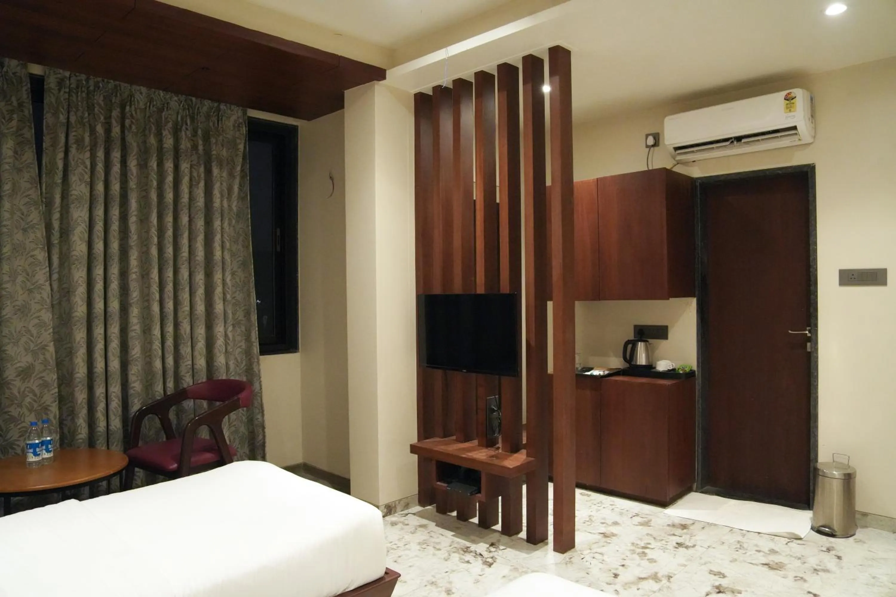 TV and multimedia, Bed in Hotel Yashoda
